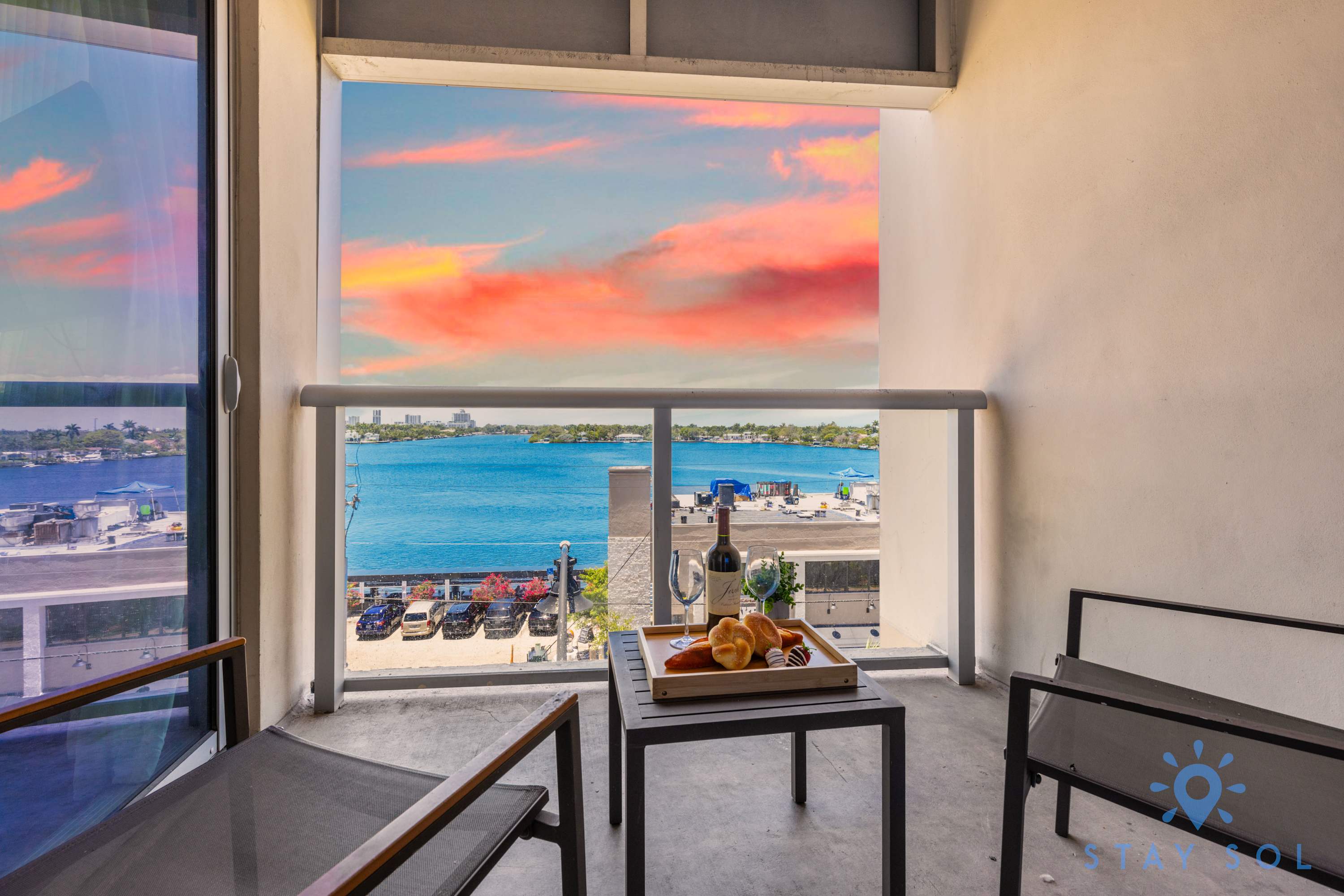 Bay View+ Rooftop Pool| Hollywood Beach Broad–walk — Hollywood, FL — vacation rental