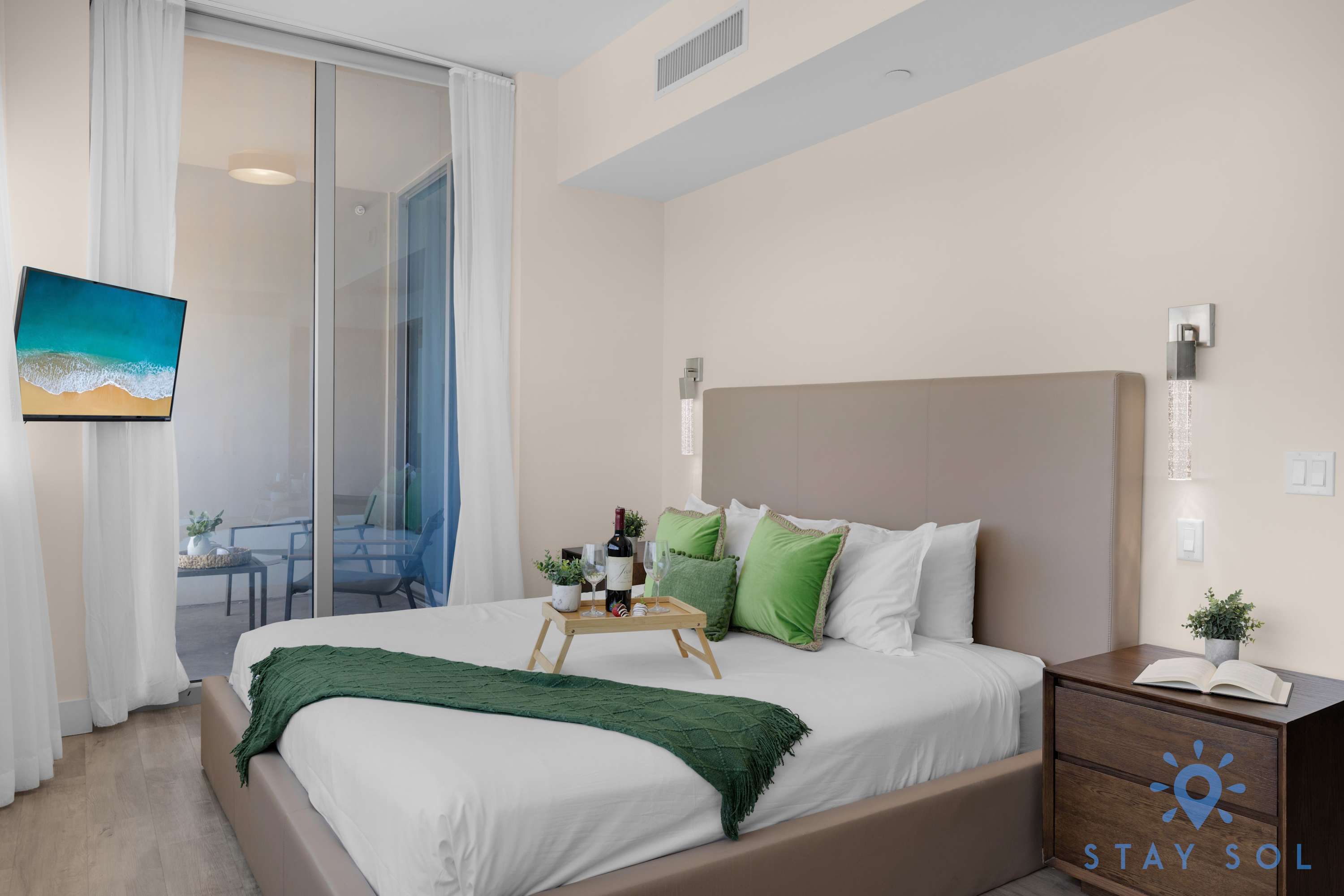 Bay View+ Rooftop Pool| Hollywood Beach Broad–walk