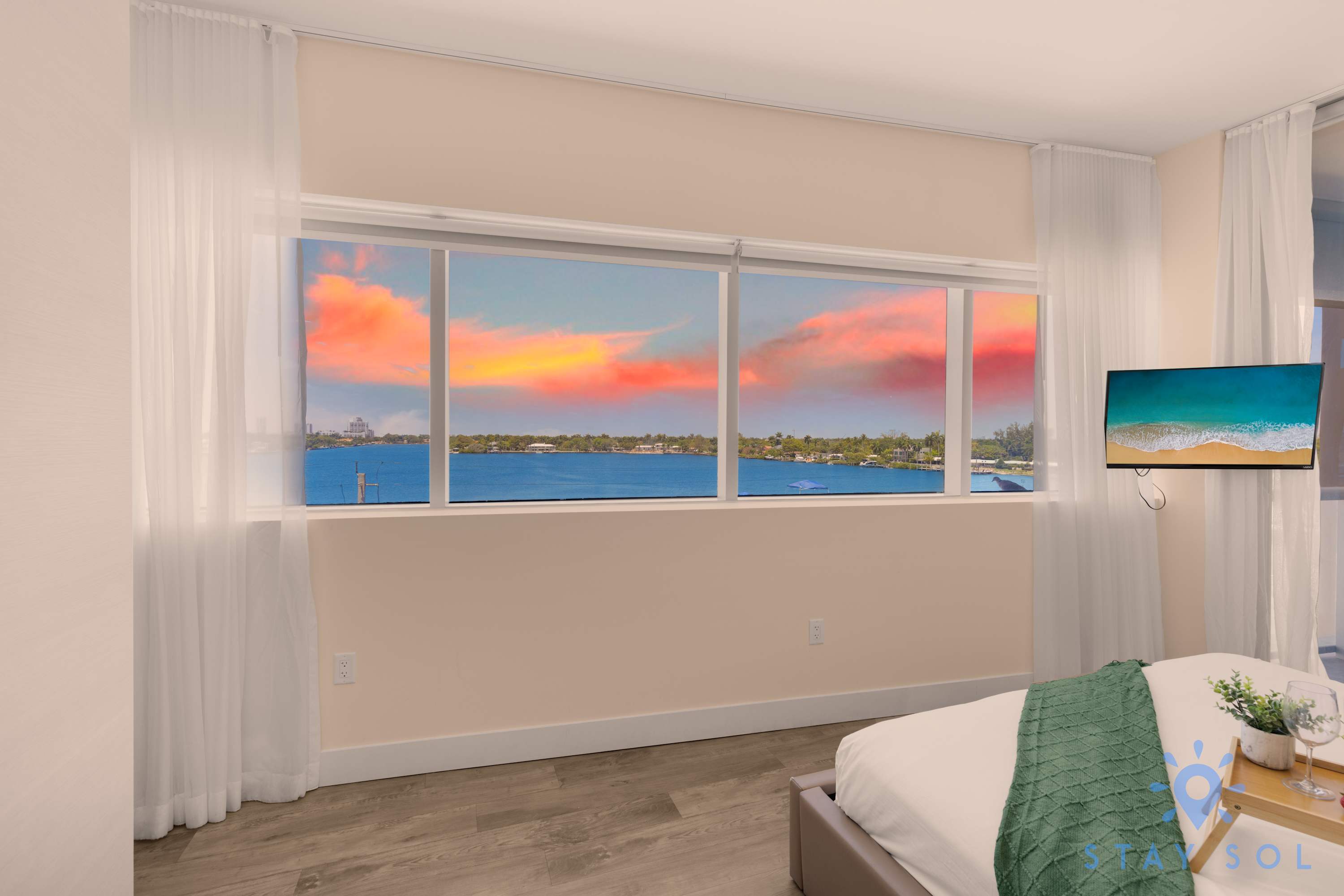 Bay View + Rooftop Pool|Hollywood Beach Broad–walk