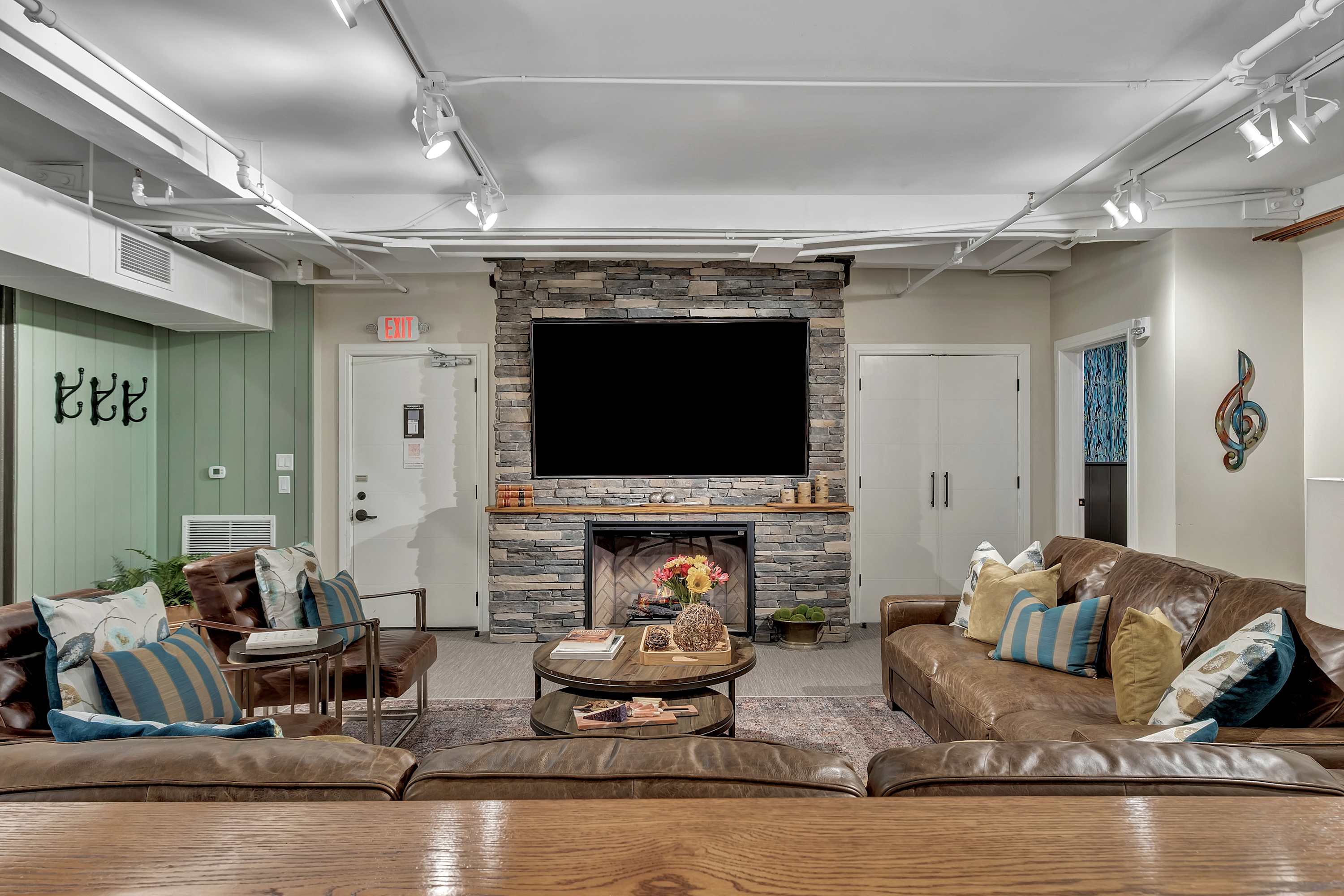 Rustic Suite 6BR/3500 sq ft, Walkable to Broadway — Nashville, TN — vacation rental