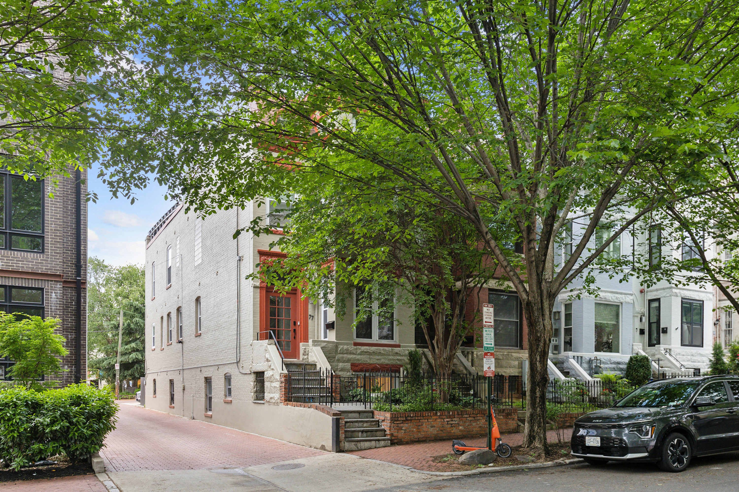 Free Parking! Large, 2BR/1.5BA with AC/TV/Internet