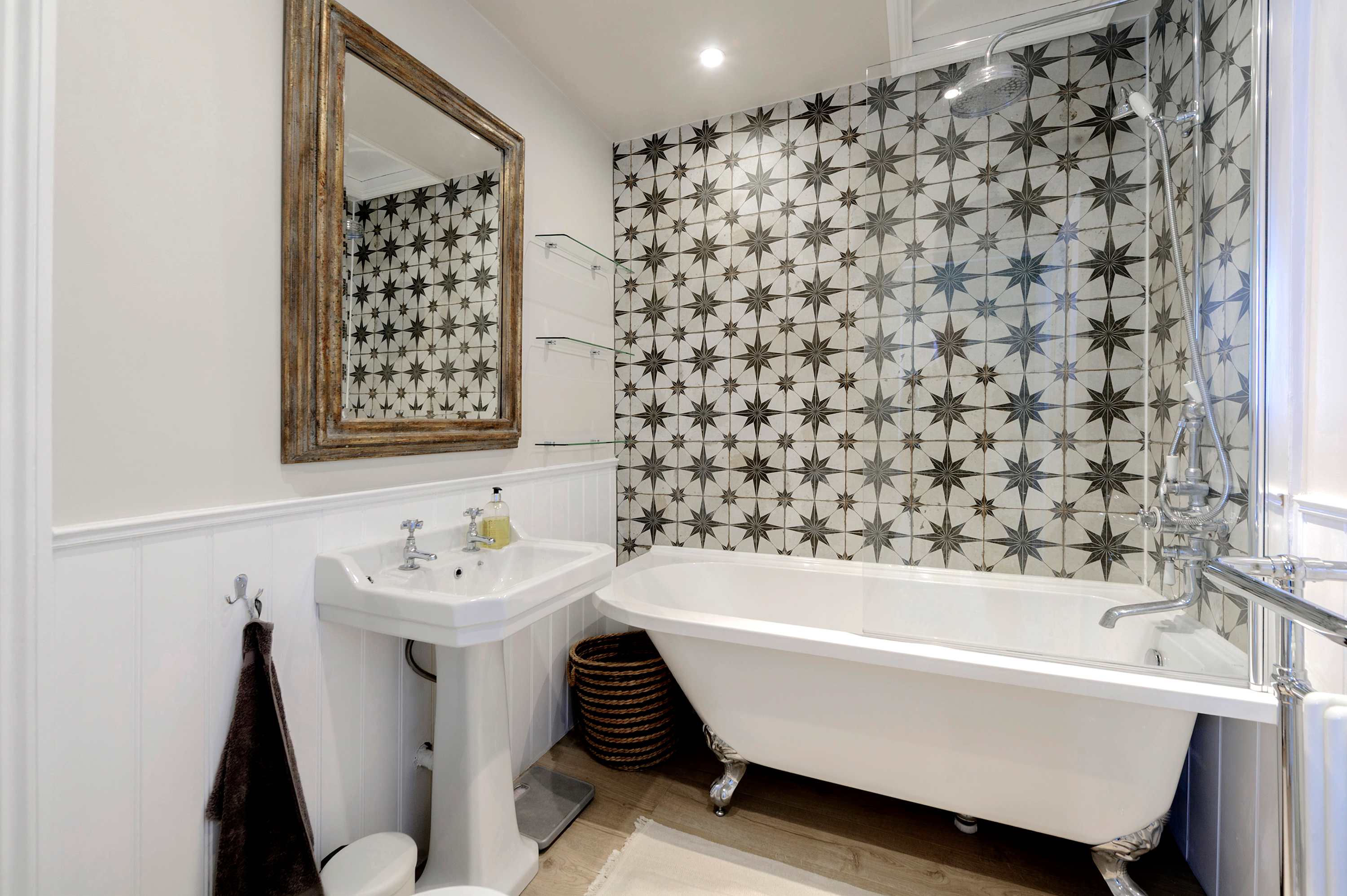 Stunning 2-bedroom flat in Fulham in Tournay Road 27 SW6 7UG - Property image 19 - VivreStays