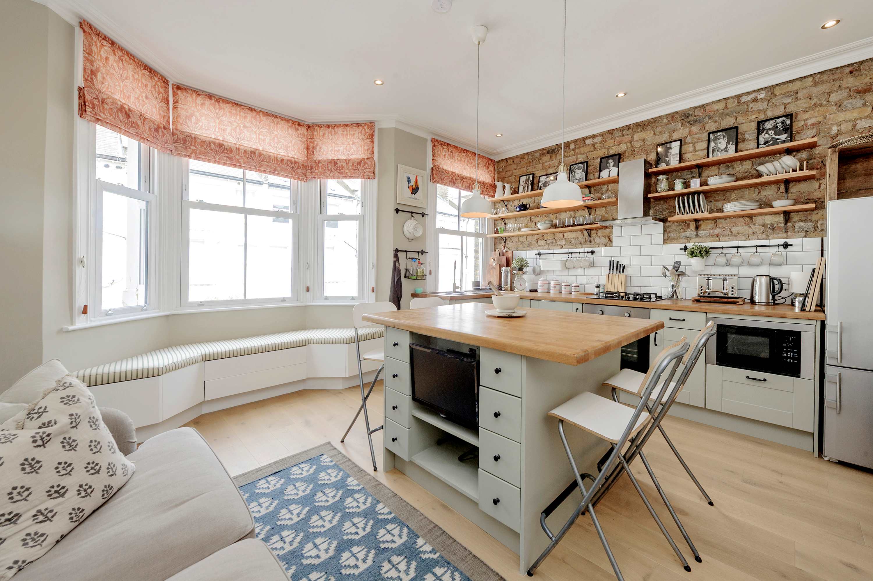 Stunning 2-bedroom flat in Fulham in Tournay Road 27 SW6 7UG - Property image 17 - VivreStays