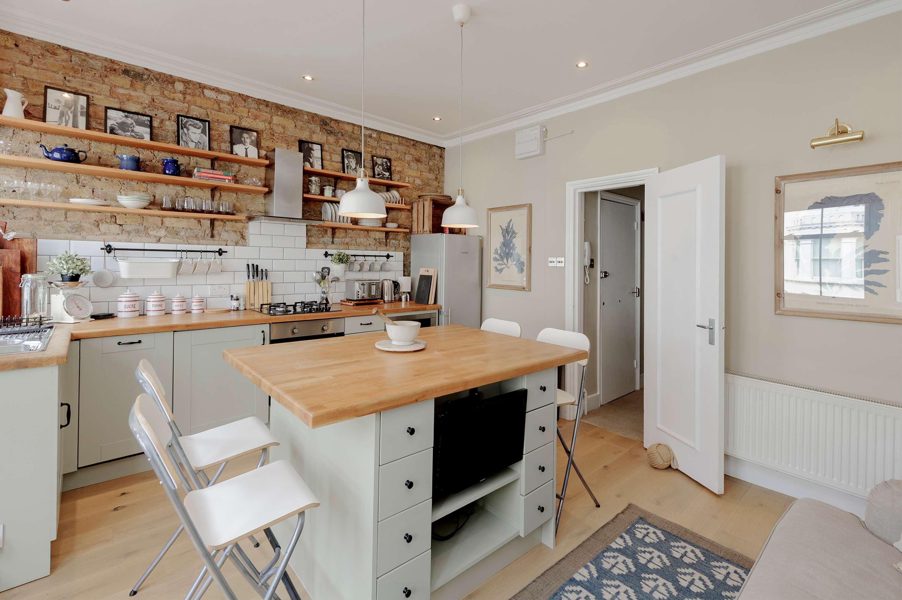 Stunning 2-bedroom flat in Fulham in Tournay Road 27 SW6 7UG - Property image 15 - VivreStays