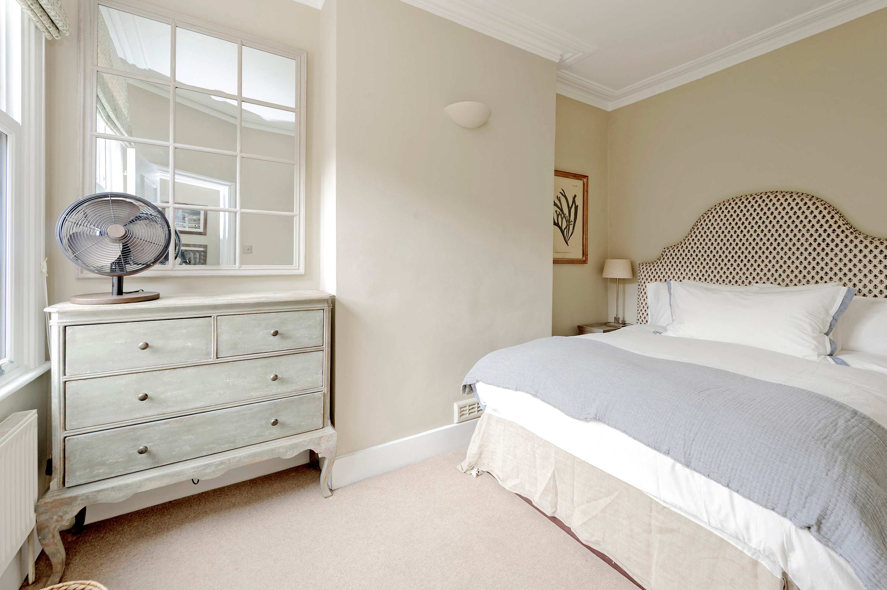Stunning 2-bedroom flat in Fulham in Tournay Road 27 SW6 7UG - Property image 12 - VivreStays