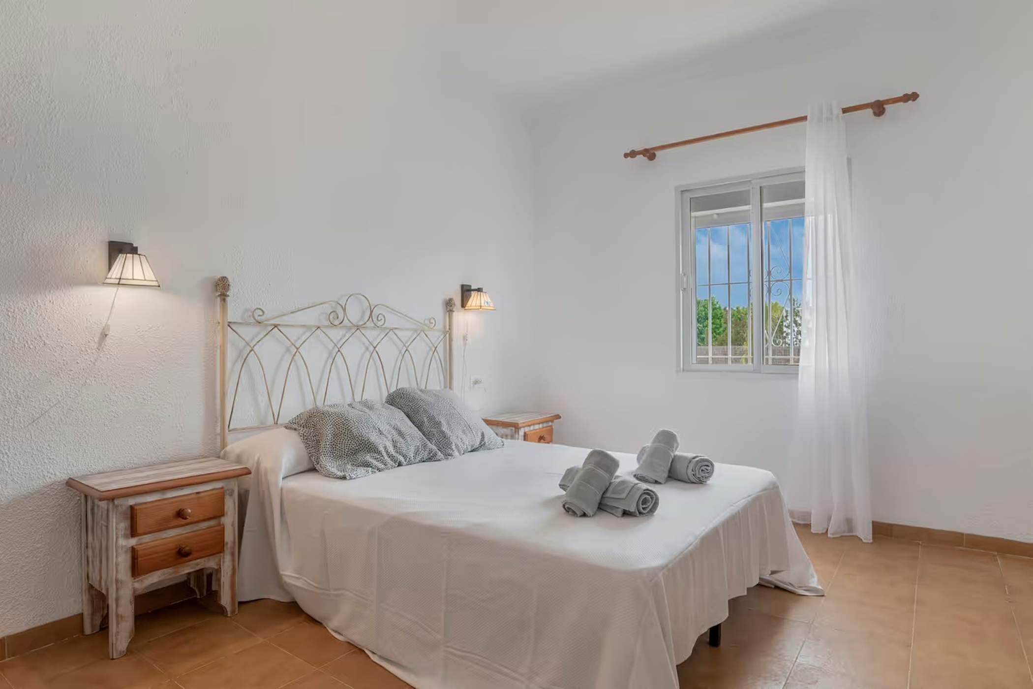 Apartamento accesible en Conil con piscina compartida, parking y jardín privado - image 8