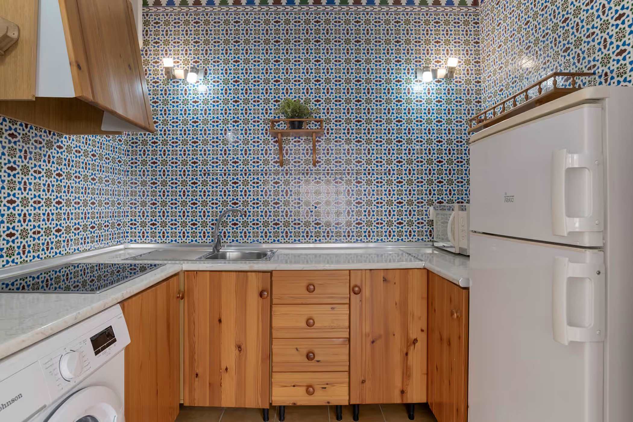 Apartamento accesible en Conil con piscina compartida, parking y jardín privado - image 5