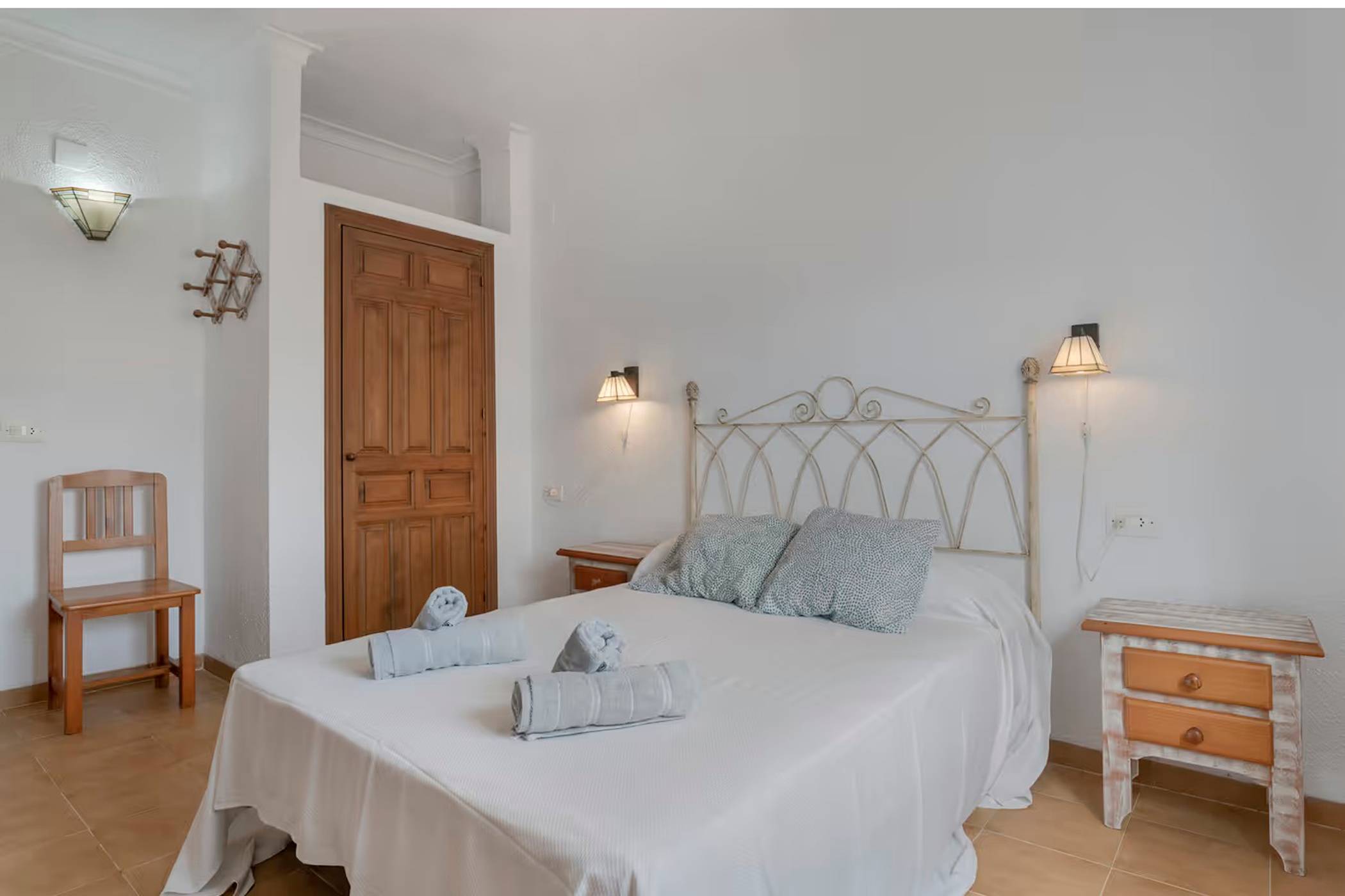 Apartamento accesible en Conil con piscina compartida, parking y jardín privado - image 10