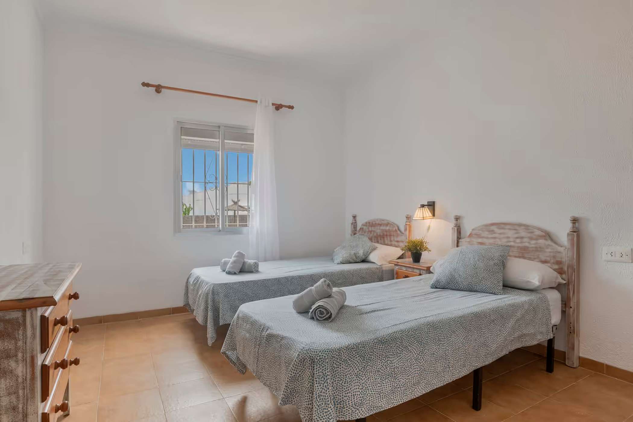 Apartamento accesible en Conil con piscina compartida, parking y jardín privado - image 13