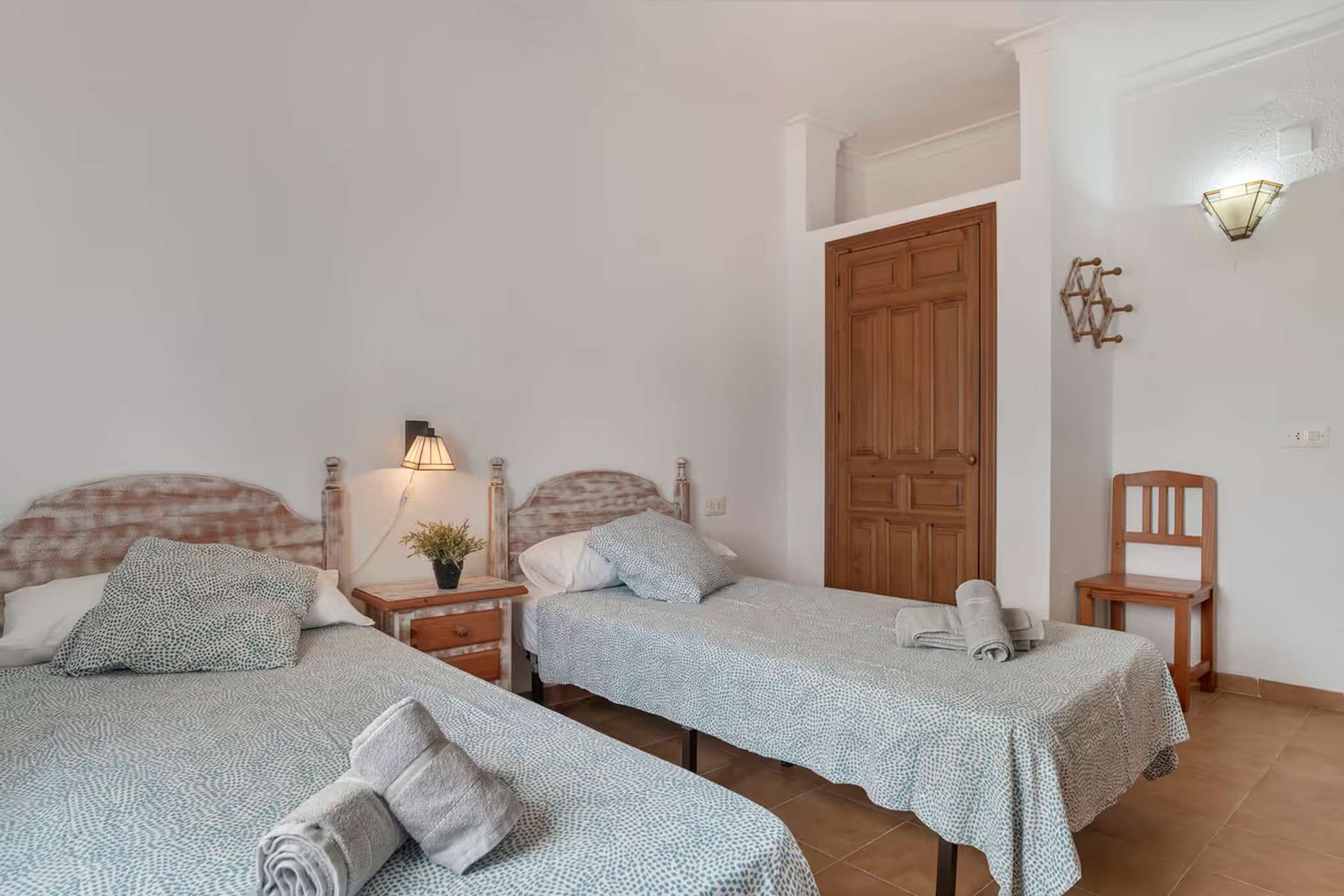 Apartamento accesible en Conil con piscina compartida, parking y jardín privado - image 14