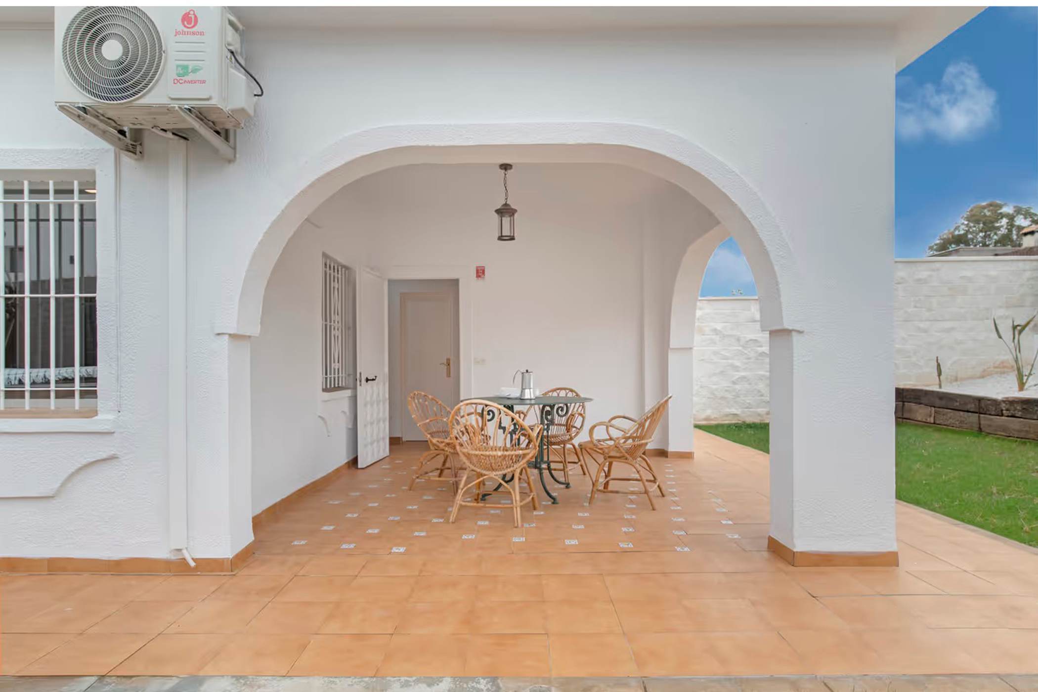 Apartamento accesible en Conil con piscina compartida, parking y jardín privado - image 17