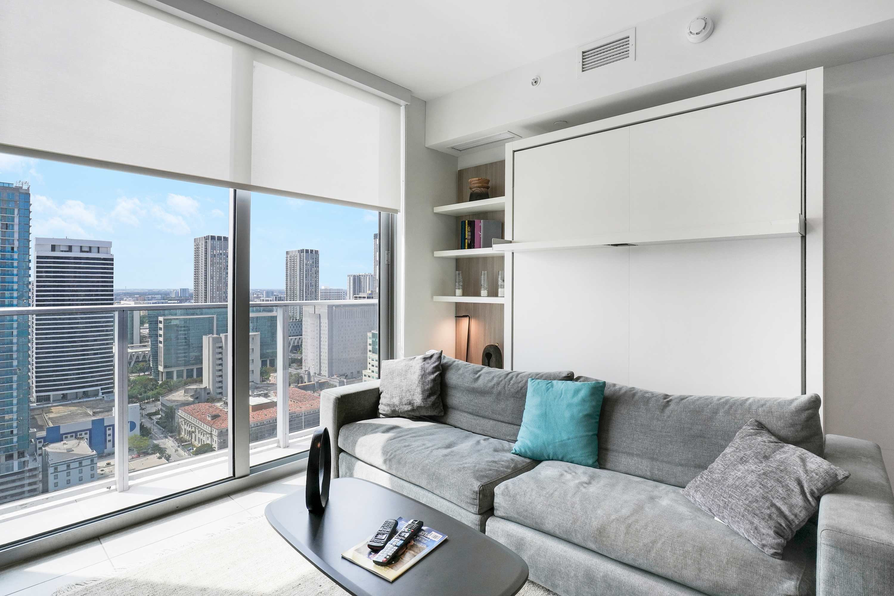 Elegant 1BR | Pool/Gym | Near PAMM & Kaseya Ctr