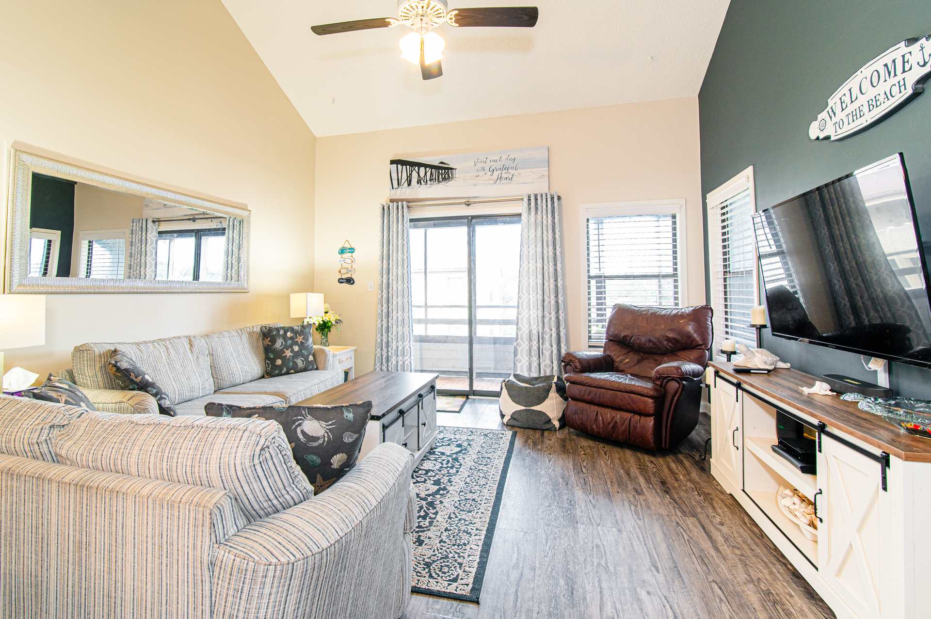 Shore Dr Lake View Retreat w Pools and Pickleball