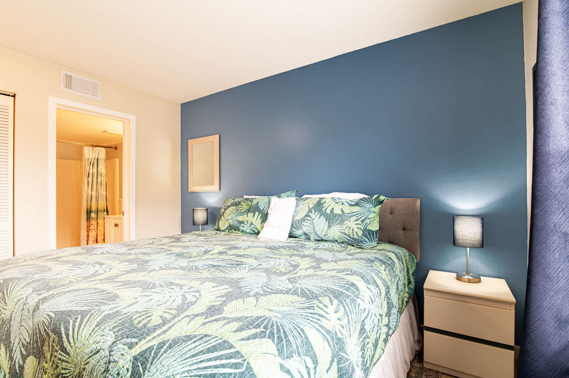 Shore Dr Lake View Retreat w Pools and Pickleball