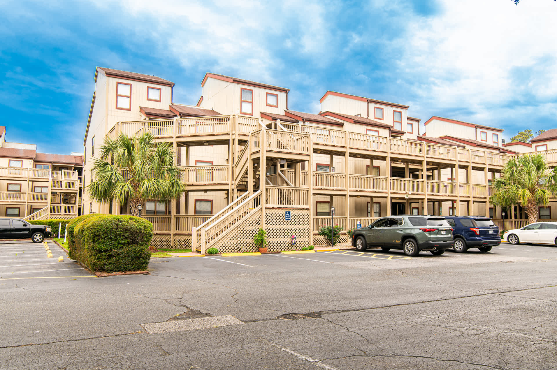 Shore Dr Lake View Retreat w Pools and Pickleball