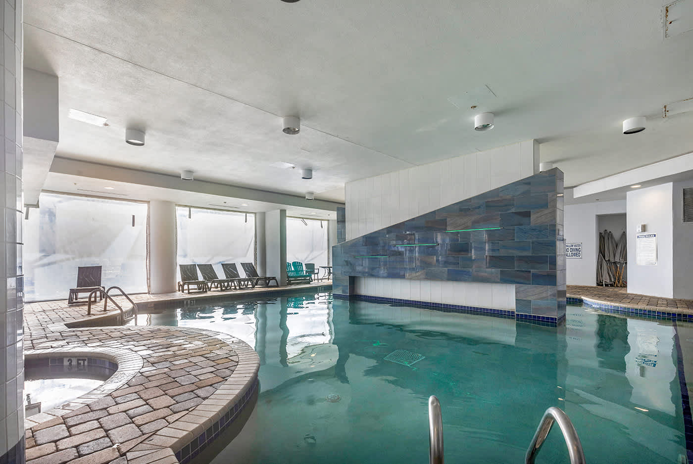 Fully Updated 1BR Oceanfront Oasis at Oceans One | Photo 25