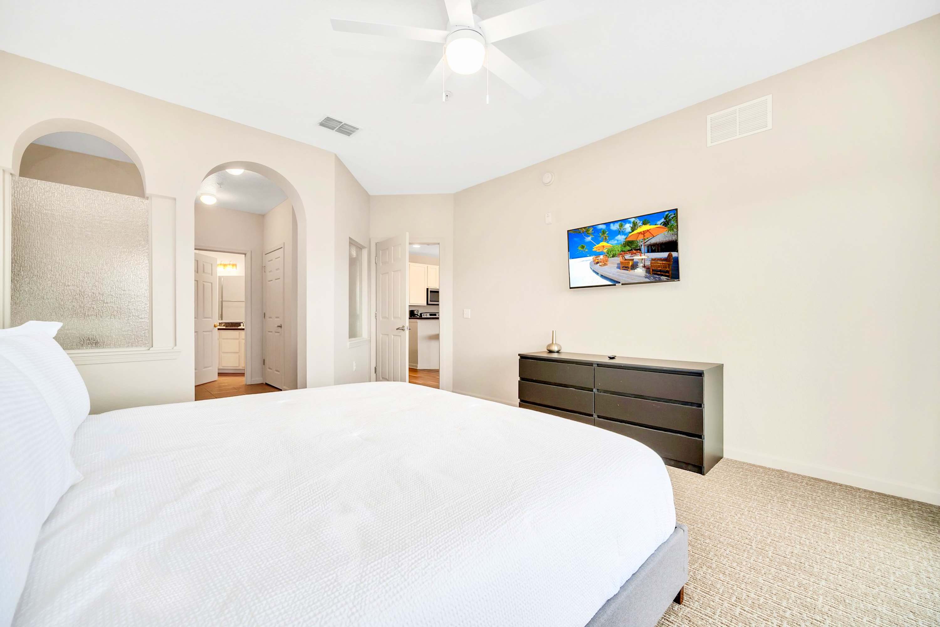 King bedroom with en-suite bathroom and smart TV