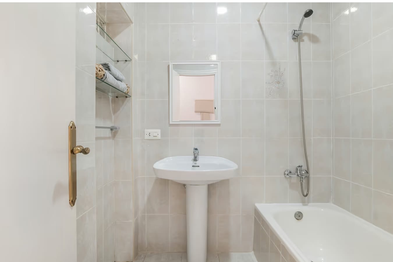 Casa en Conil: apartamento con piscina compartida, jardín y parking privado - image 13