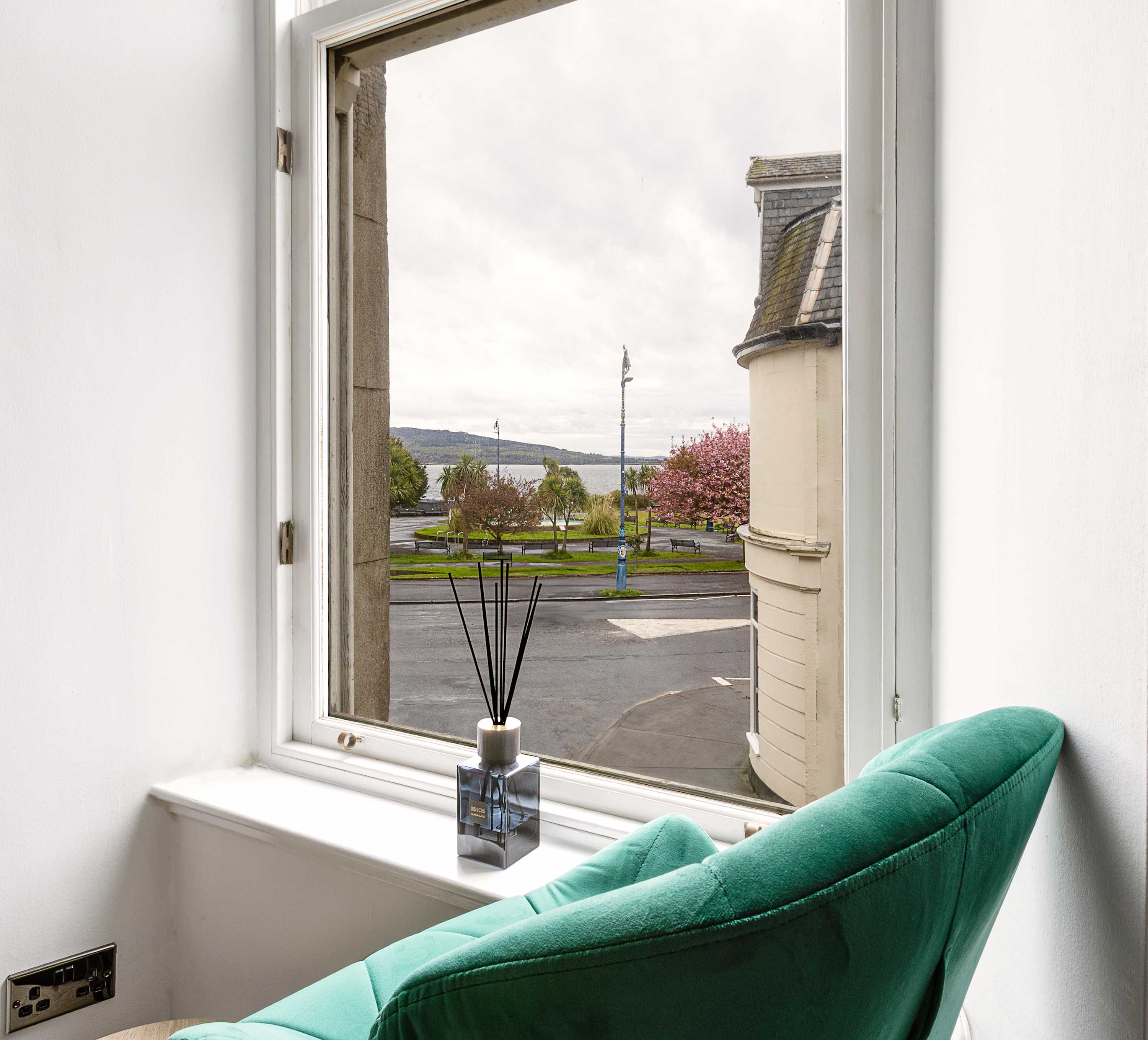 Fountain View Apartment in Flat 1/2, 25A Gallowgate PA20 0HR - Property image 7 - VivreStays