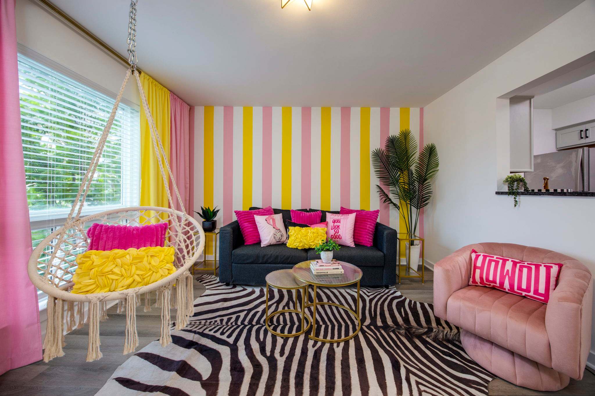 Pink Lemonade Loft | Pool | 4 Min Broadway | Bach