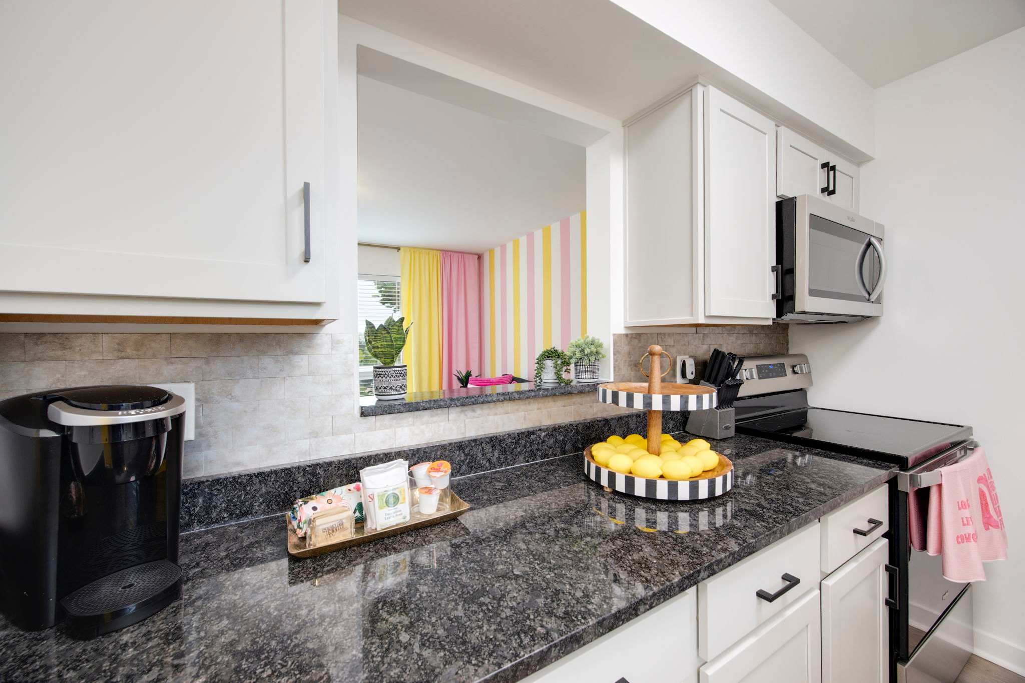 Pink Lemonade Loft | Pool | 4 Min Broadway | Bach
