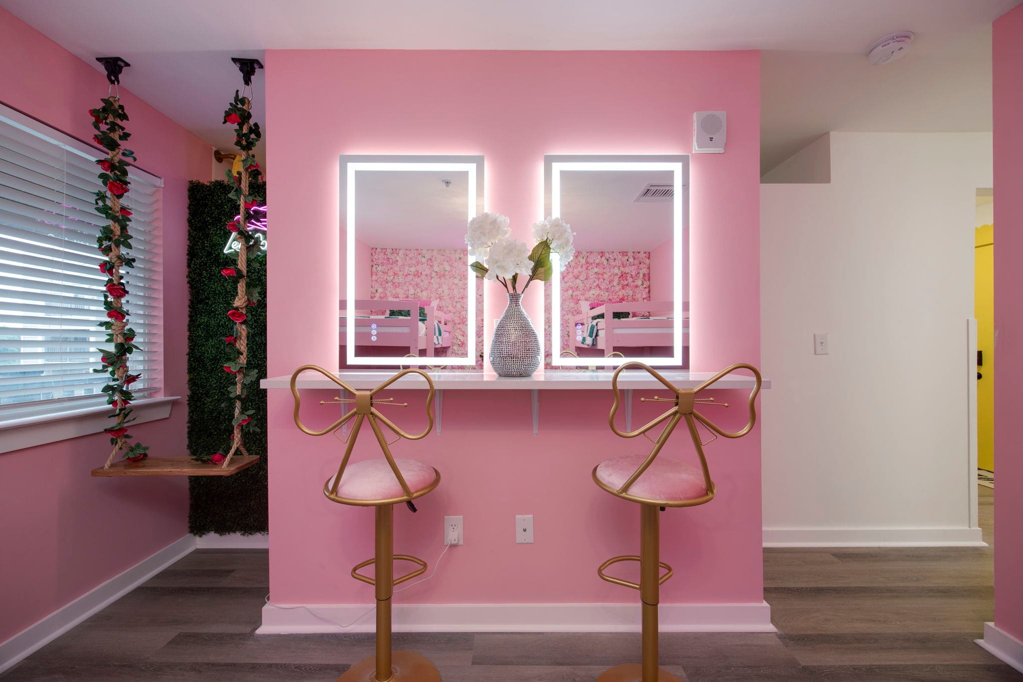 Pink Lemonade Loft | Pool | 4 Min Broadway | Bach