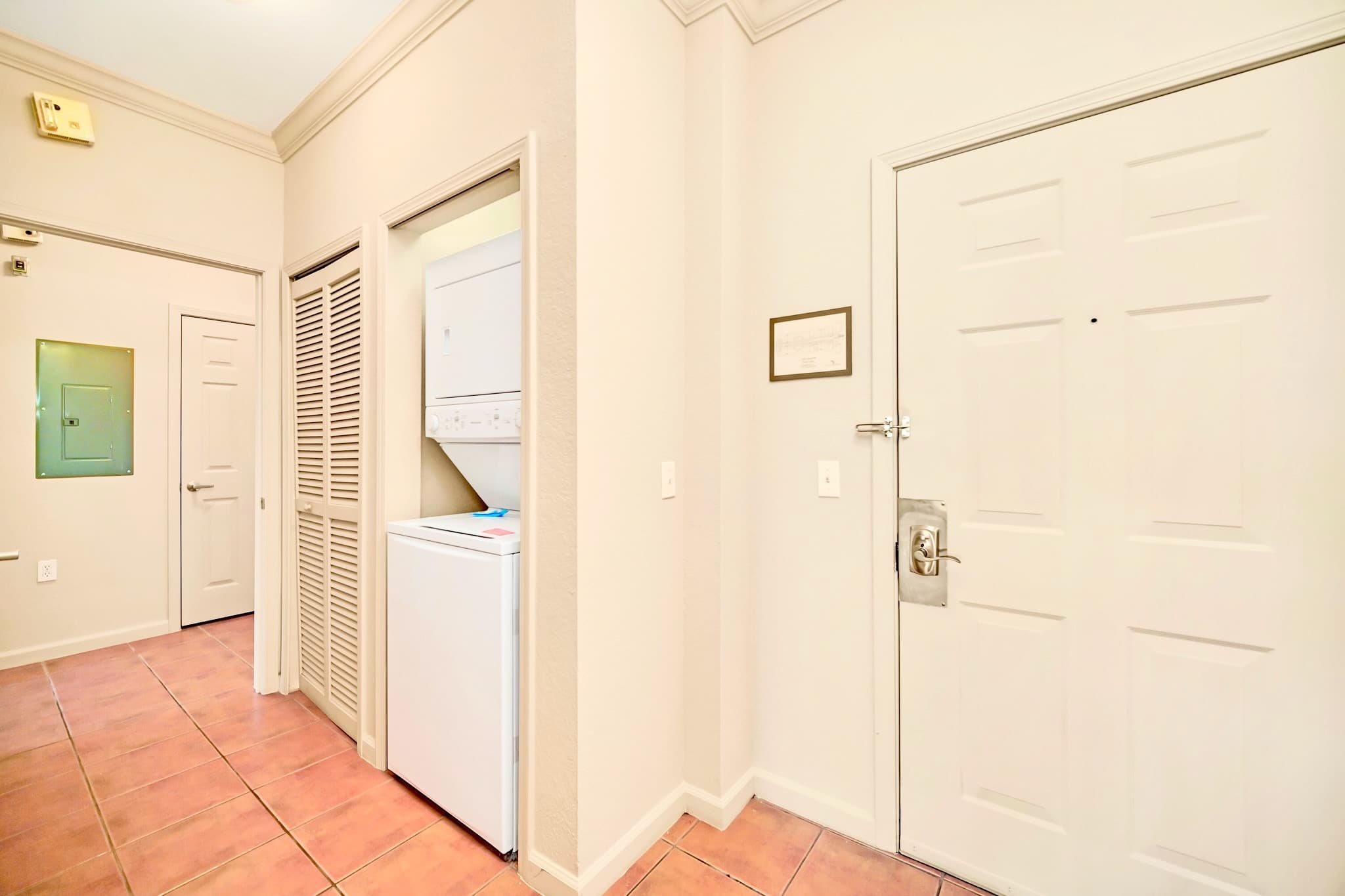 In-suite laundry facilities (washer and dryer) 