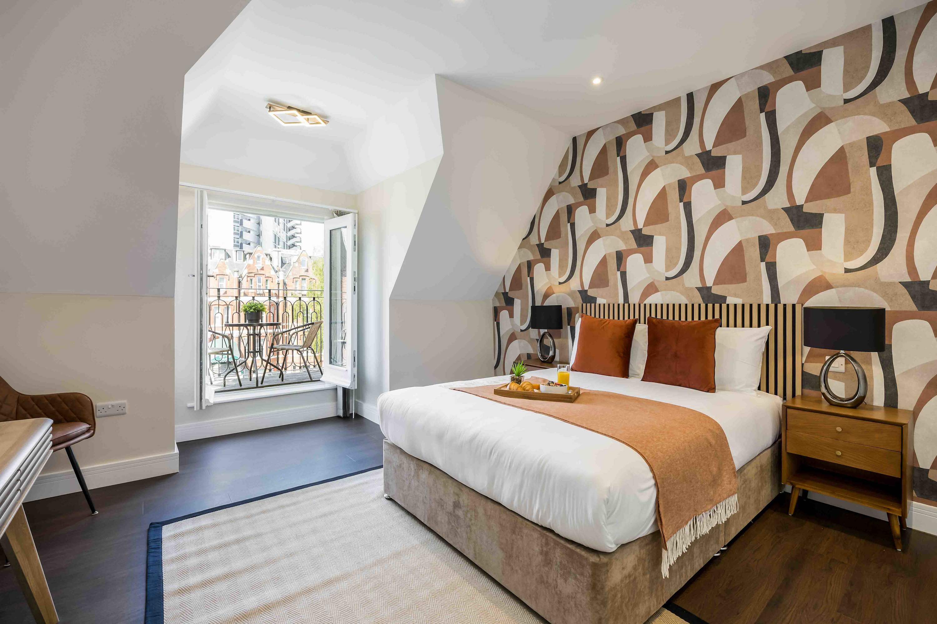 Newly Renovated Luxurious Retreat with Parking - Photo 3