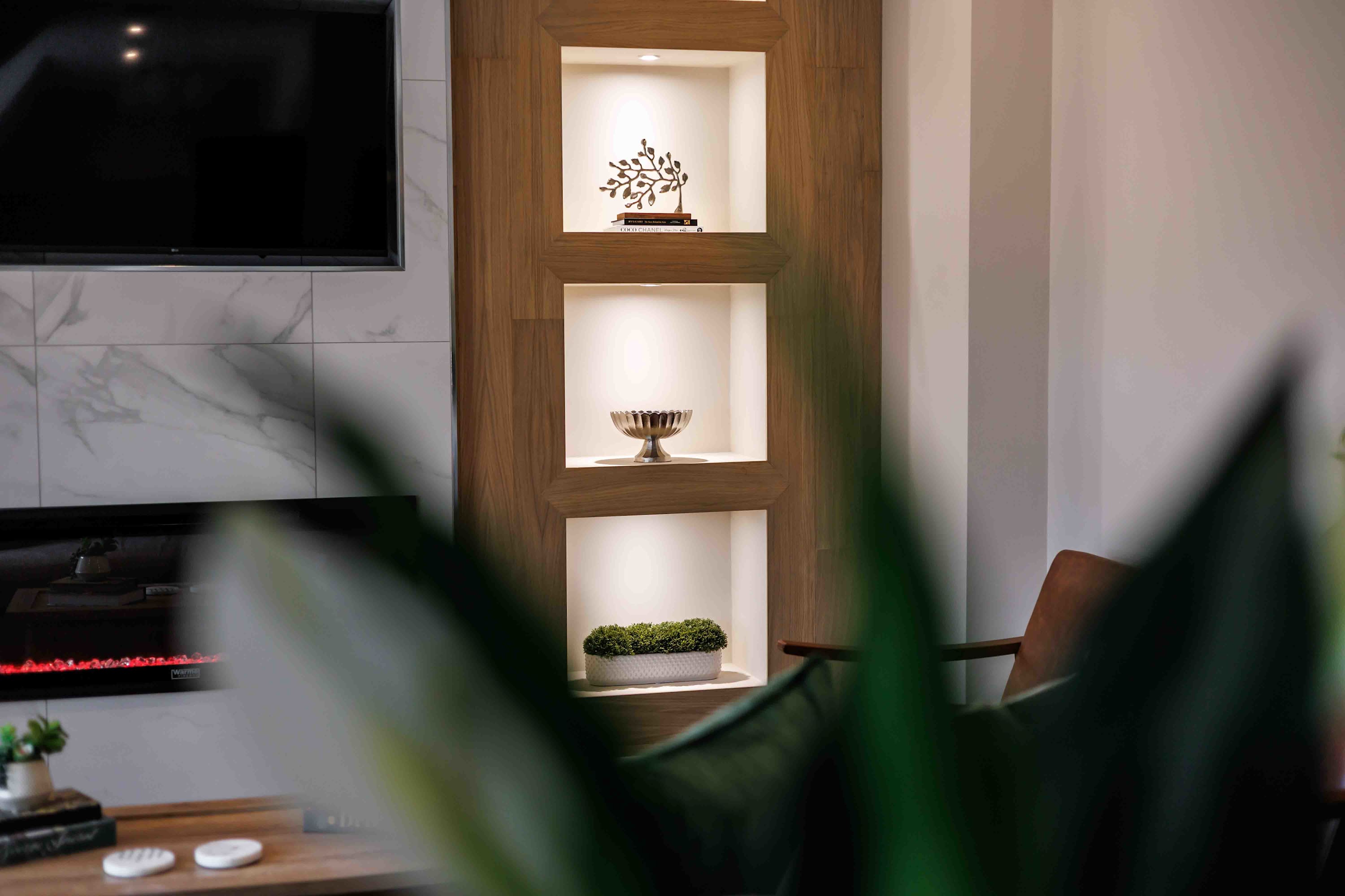 Newly Renovated Luxurious Retreat with Parking