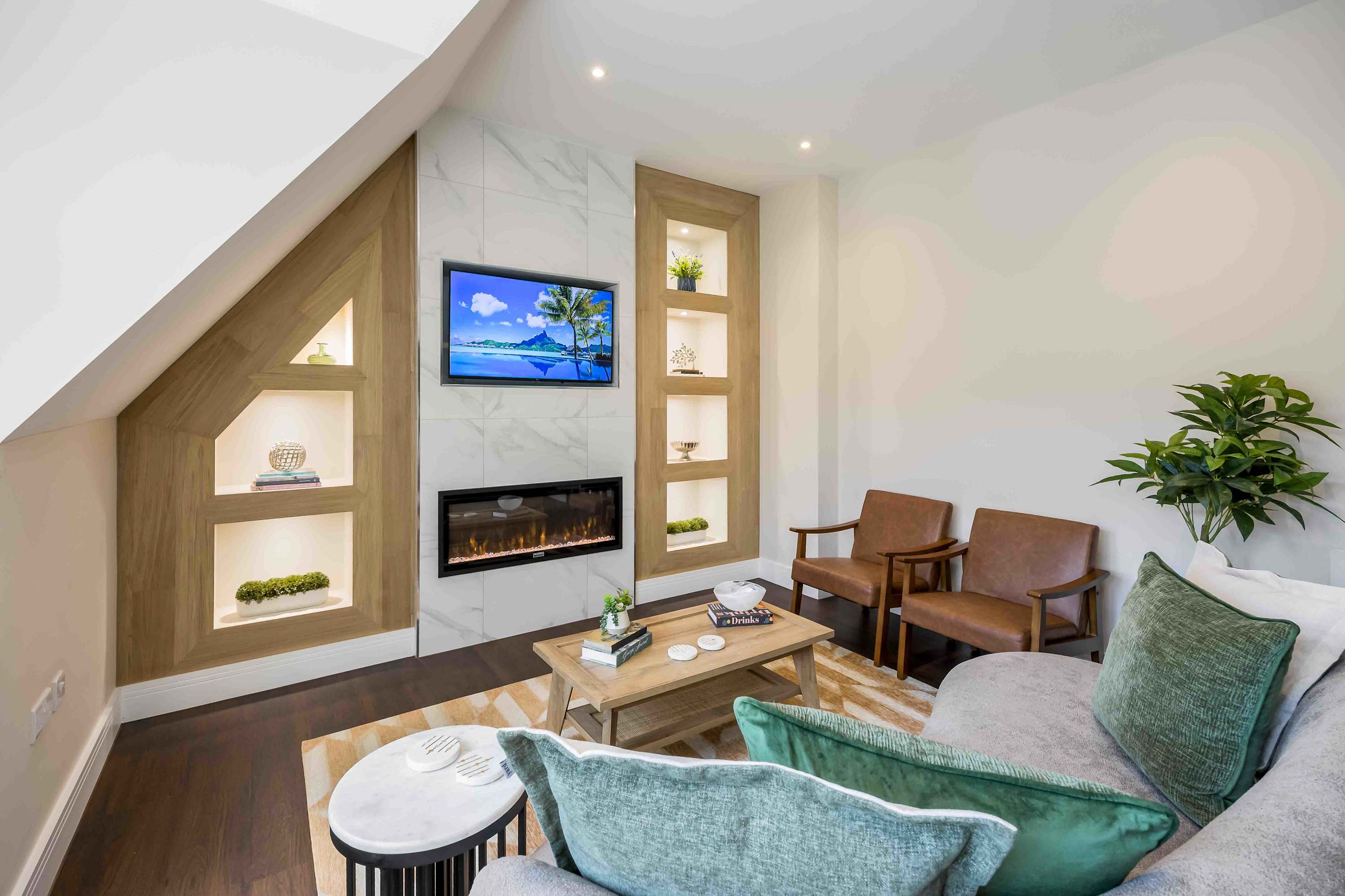 Newly Renovated Luxurious Retreat with Parking