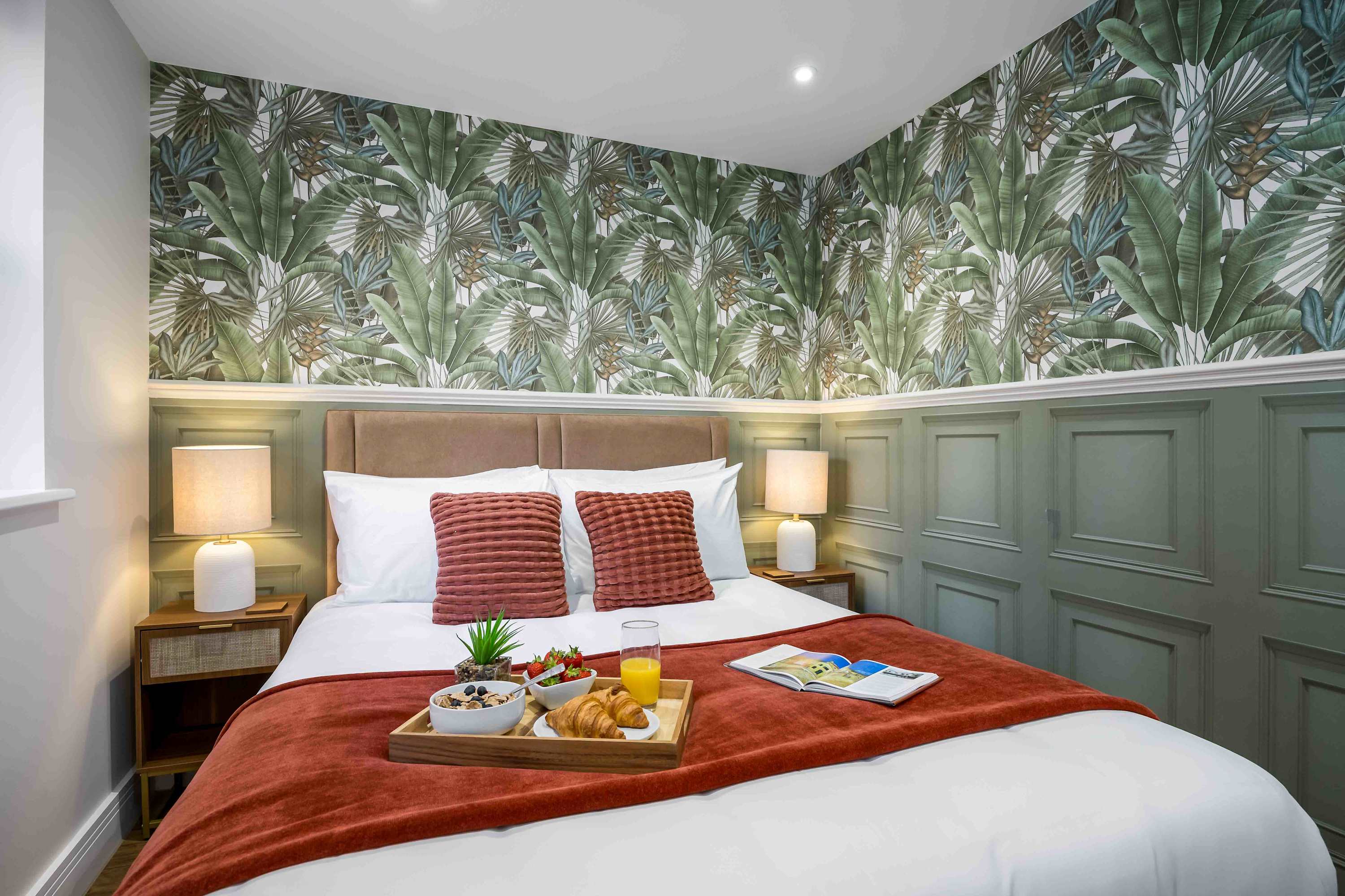 Luxe Coastal Apartament with Garden