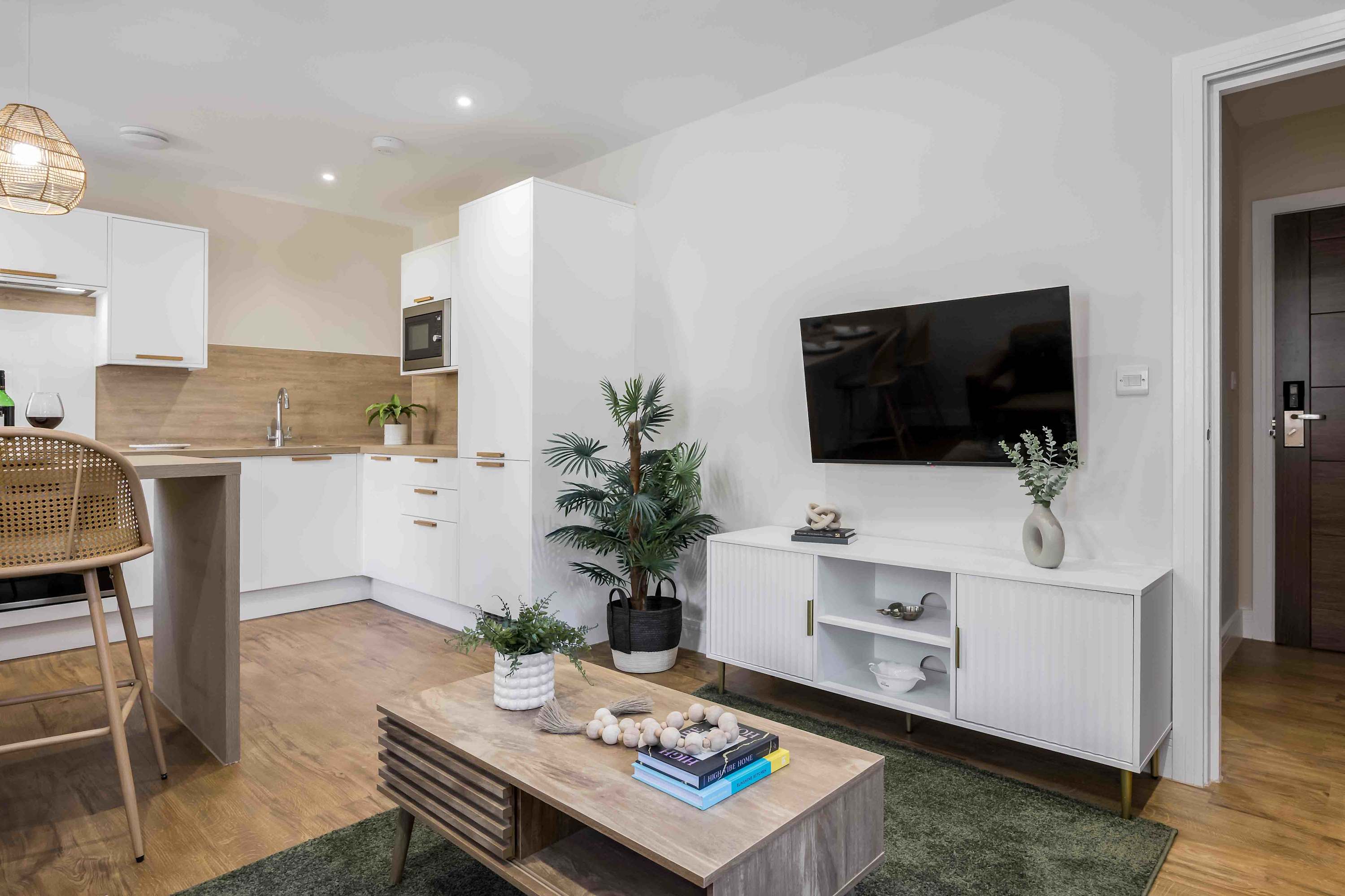 Luxe Coastal Apartament with Garden