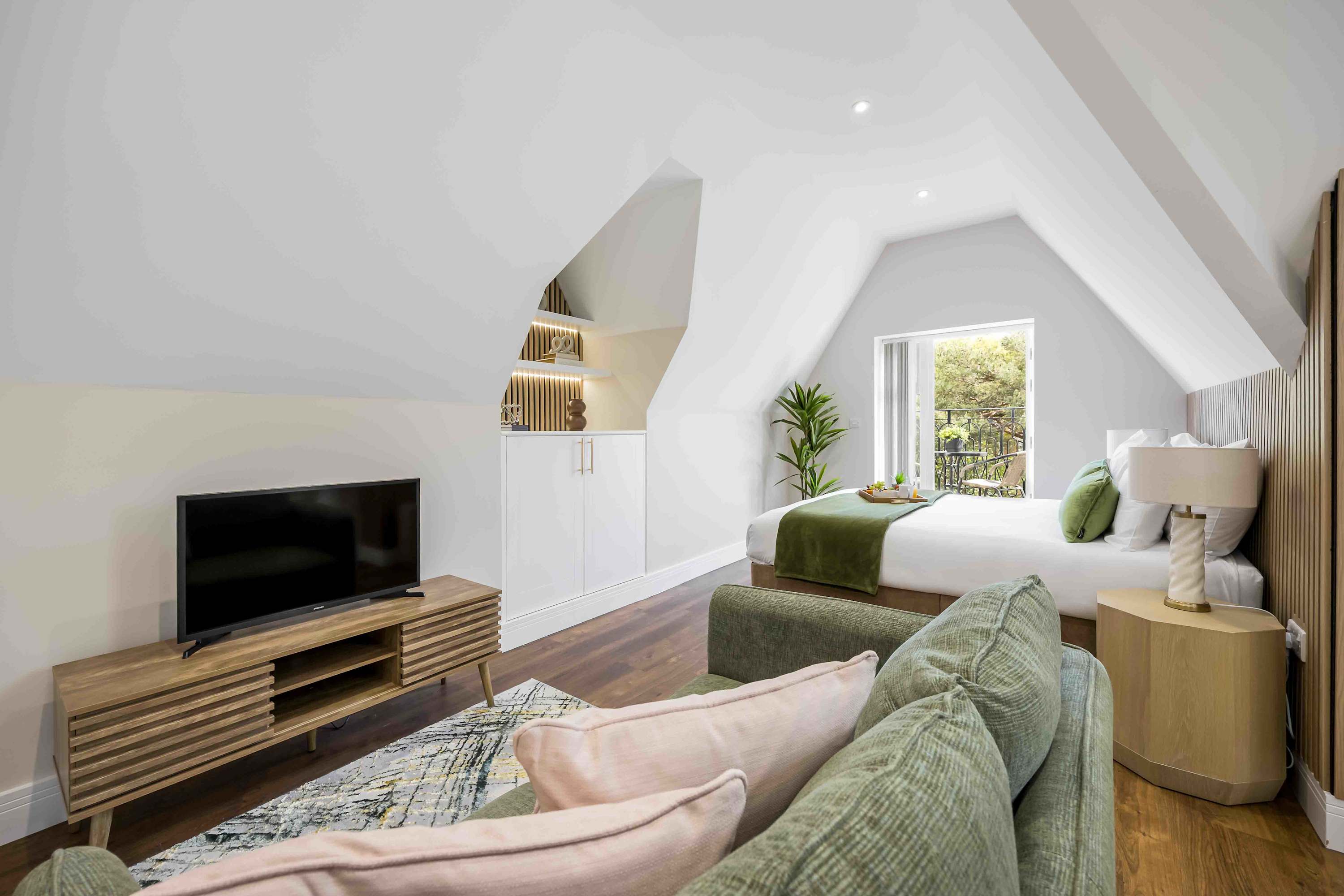 Elegant Family Gataway with Balcony and parking