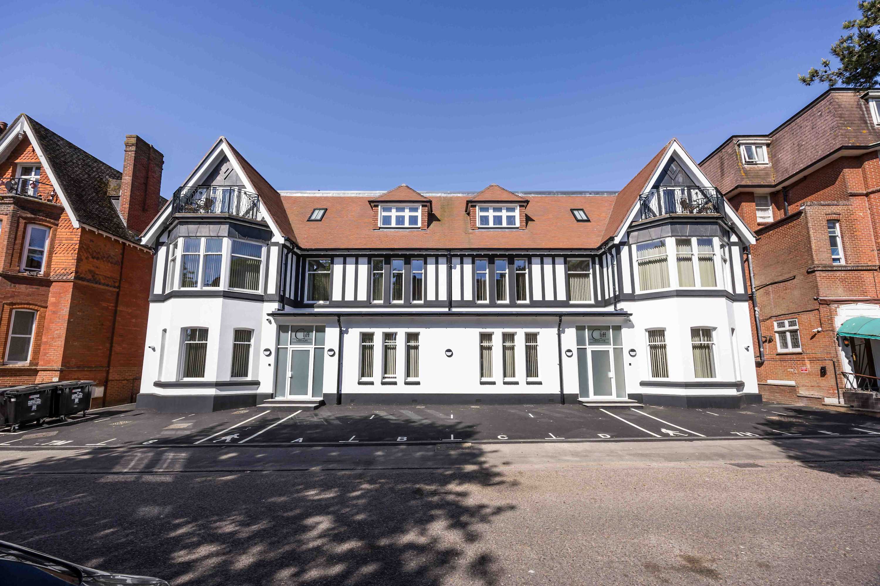 Elegant Family Gataway with Balcony and parking