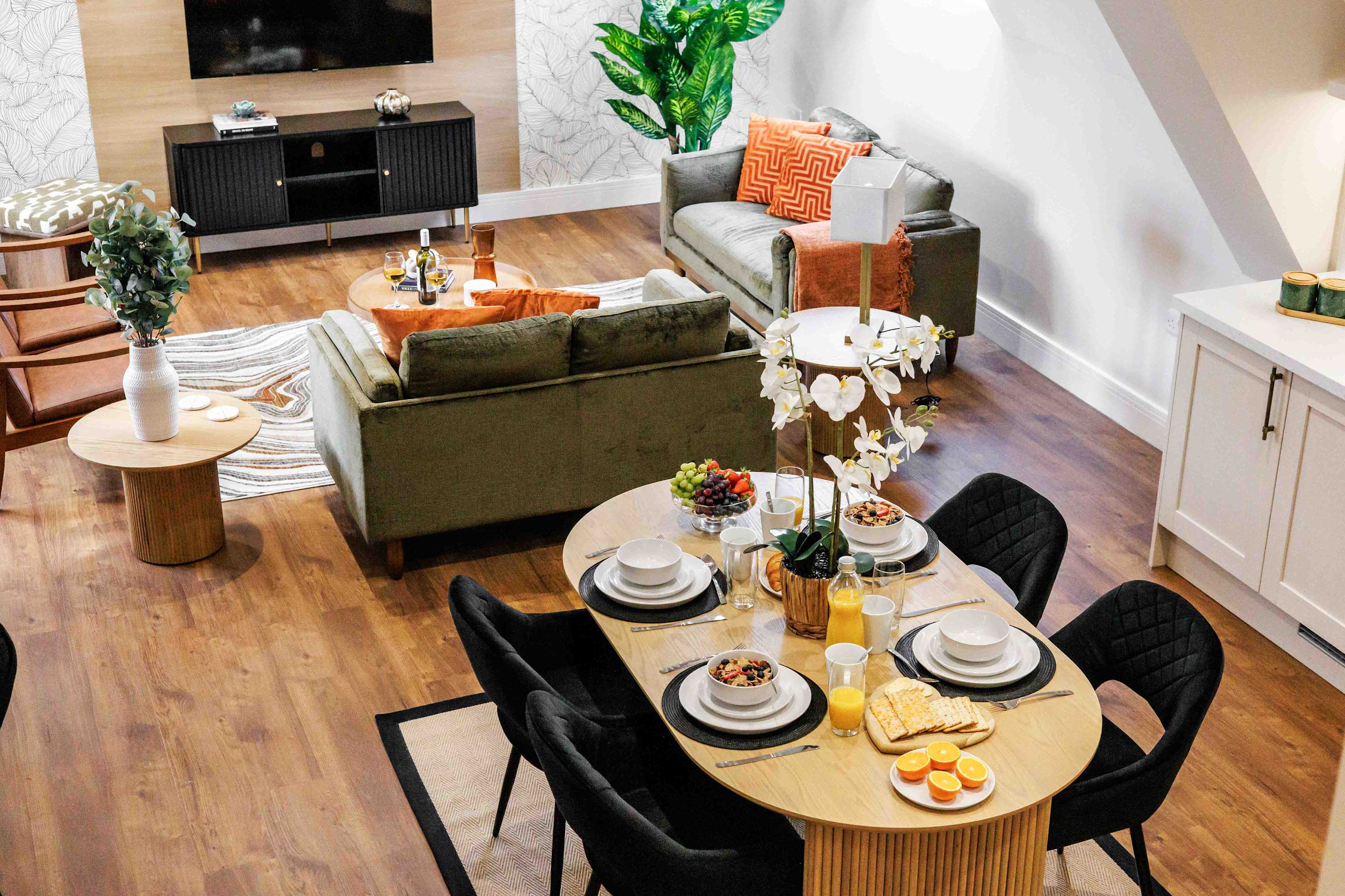 Elegant Family Gataway with Balcony and parking