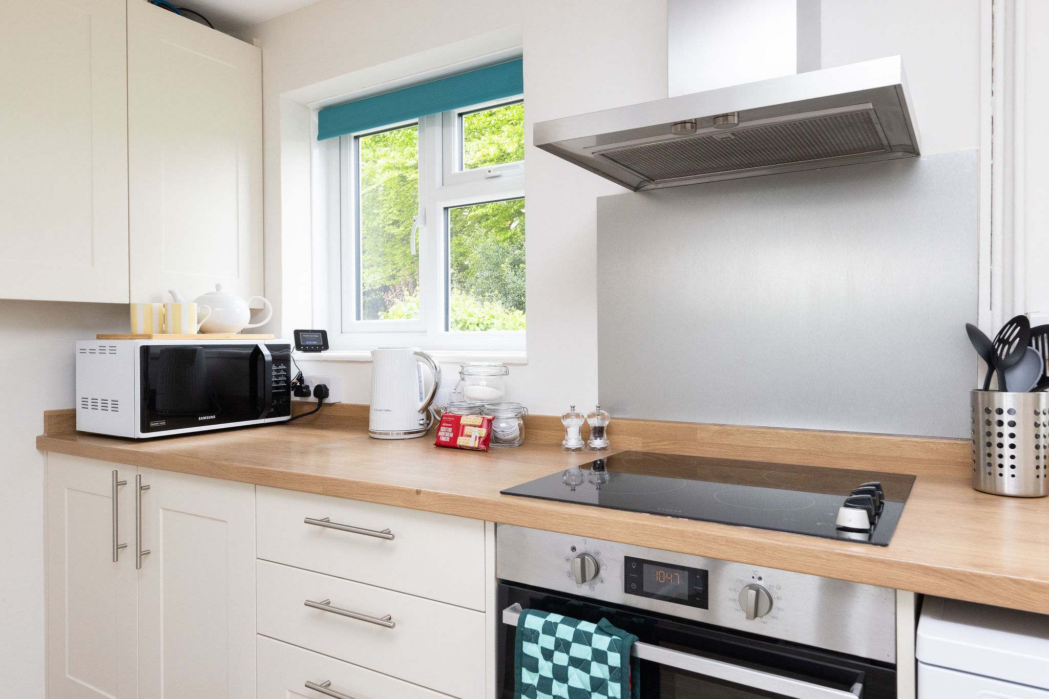 Easy to use kitchen appliances for quick meals.