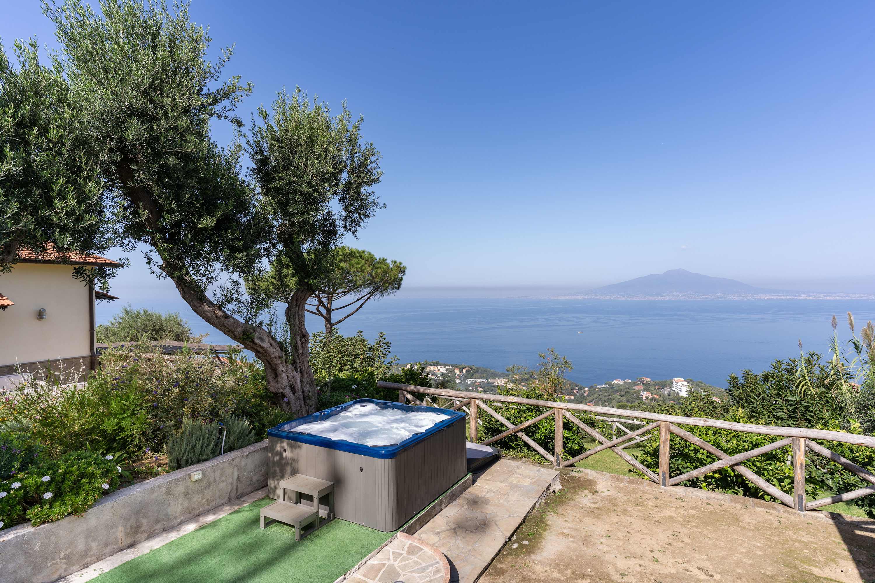 "Giulia 1"Villa Apartment, Shared Pool & Sea Views by Feeling Italy — Sorrento, Campania — vacation rental