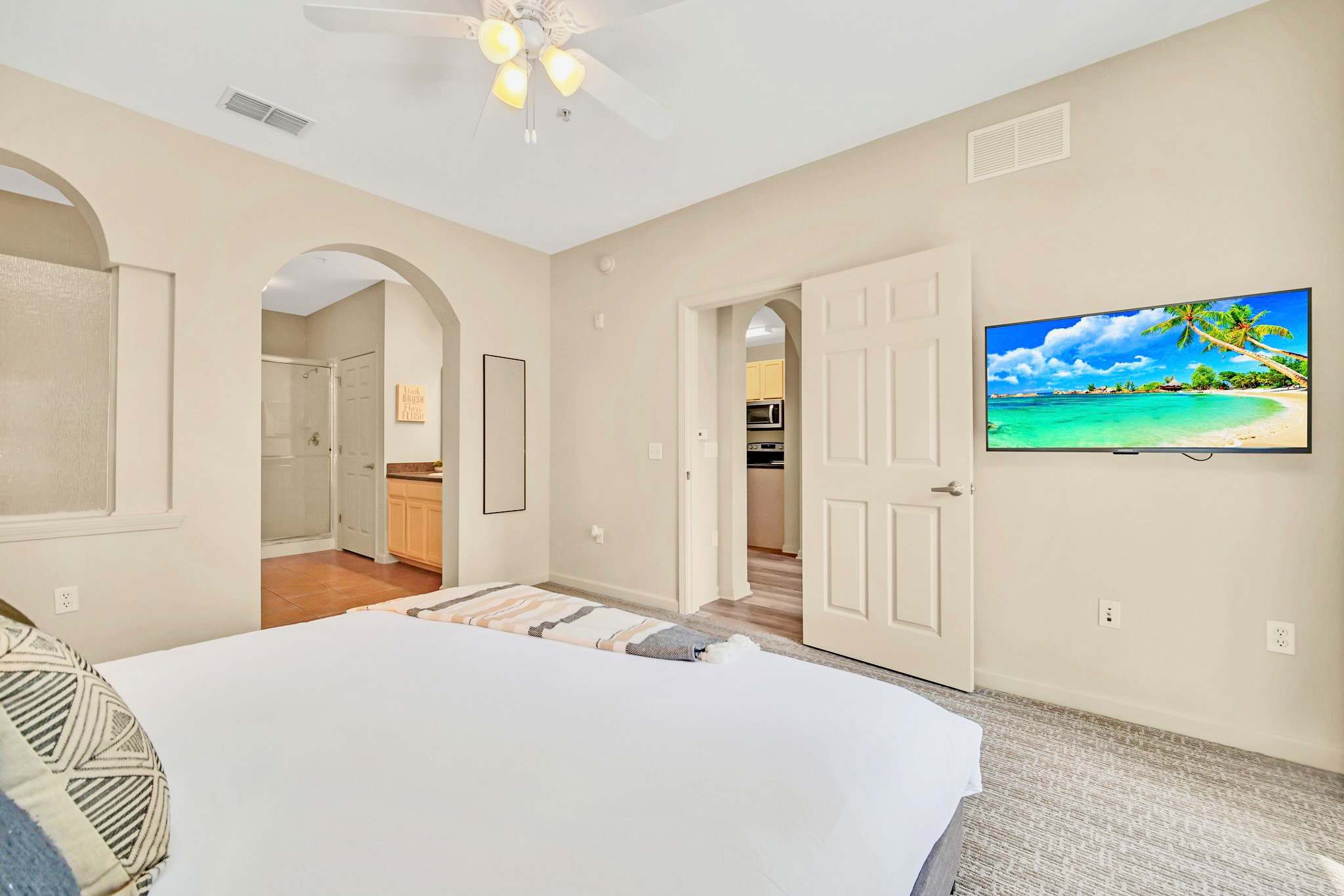 King bedroom with en-suite and smart TV