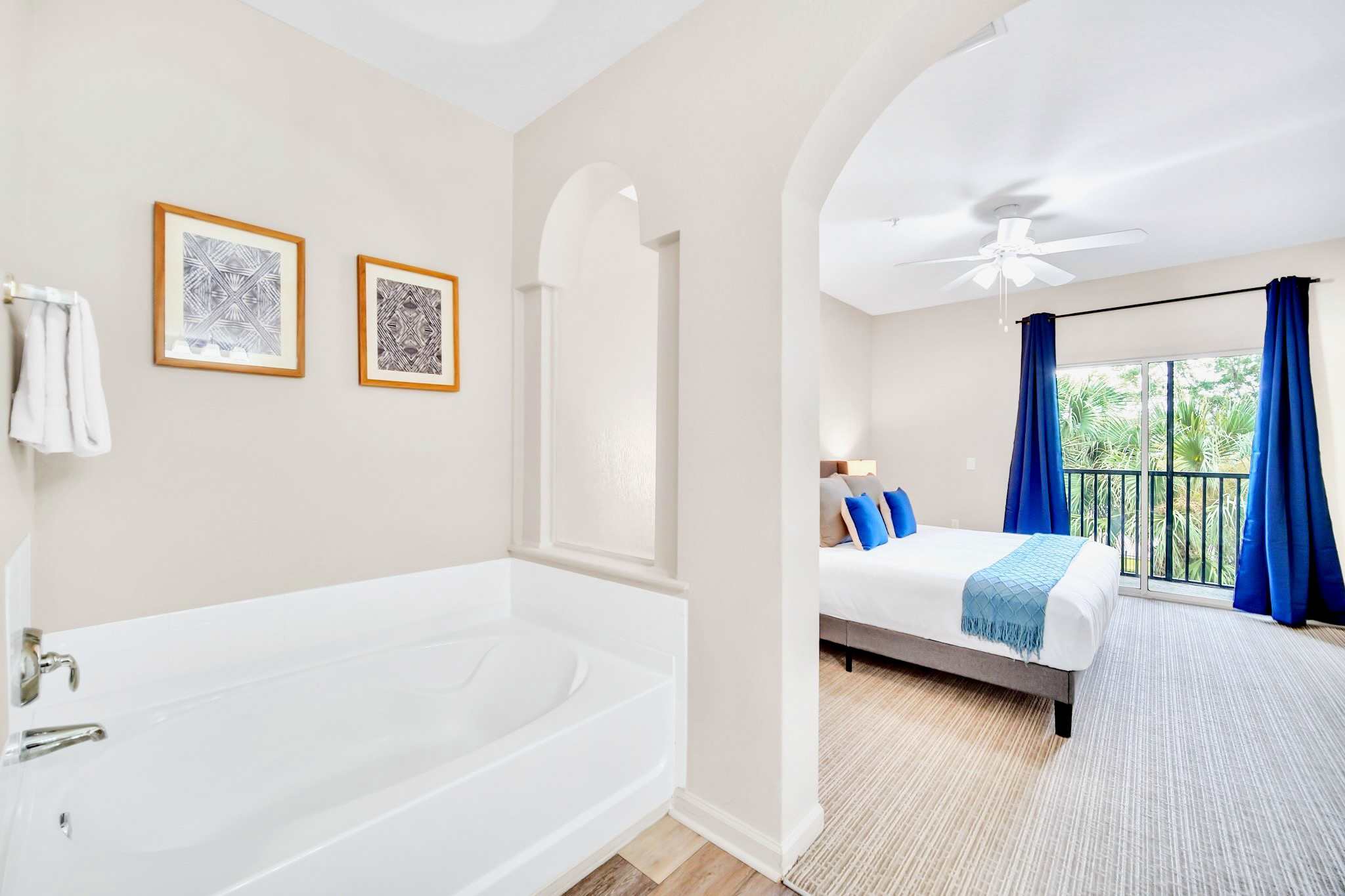 En-suite bathroom with spa-like bathtub