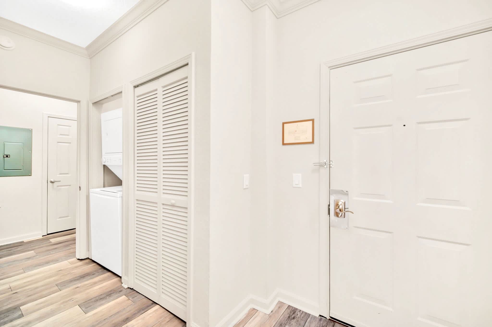 In-suite laundry facilities (washer and dryer) 