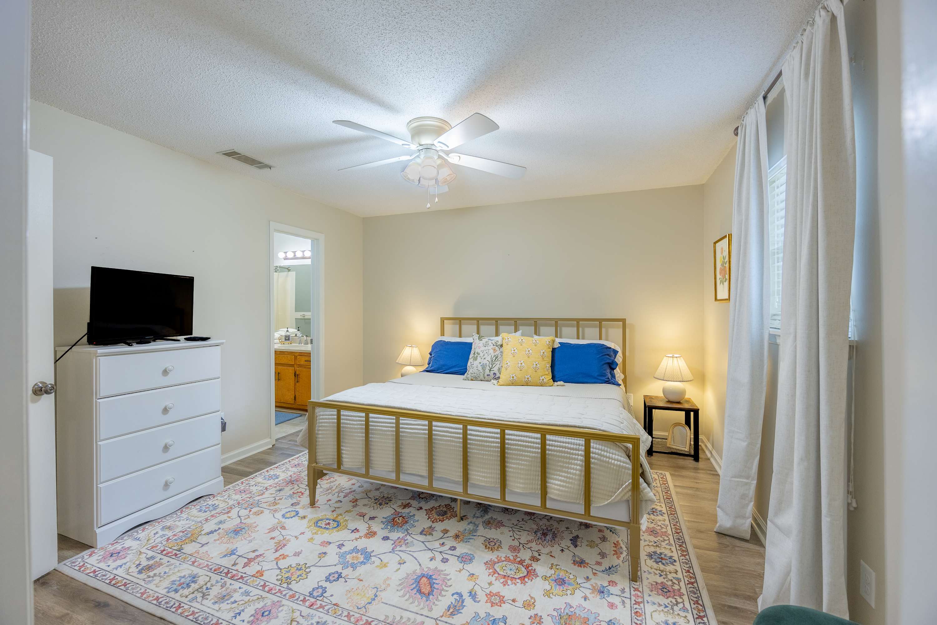 Historic Downtown Hideaway 6