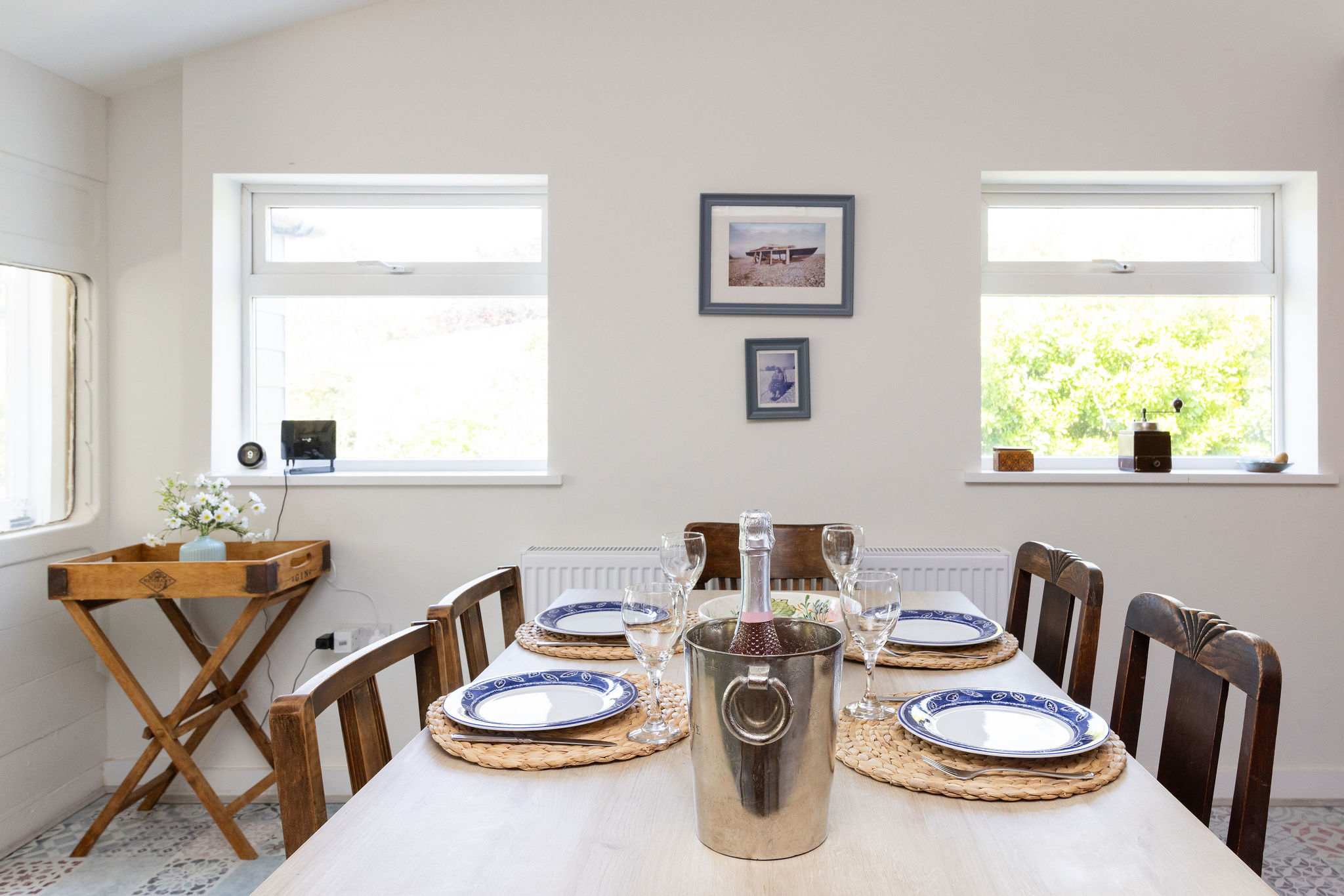 Relaxed dining with a coastal touch