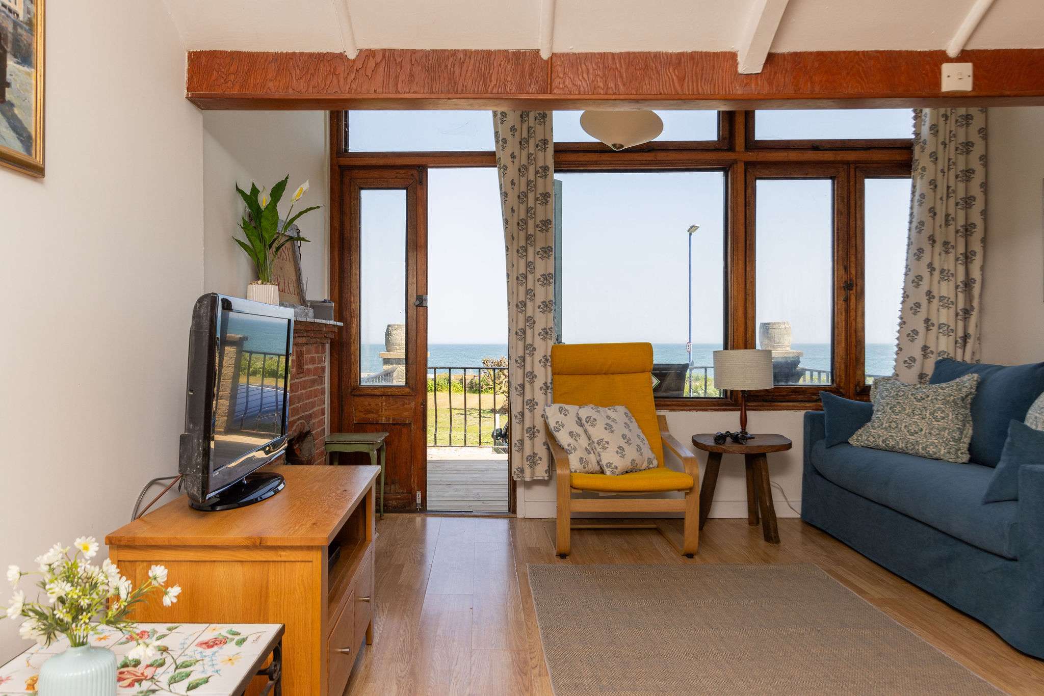 Cosy lounge with sea views and vintage charm