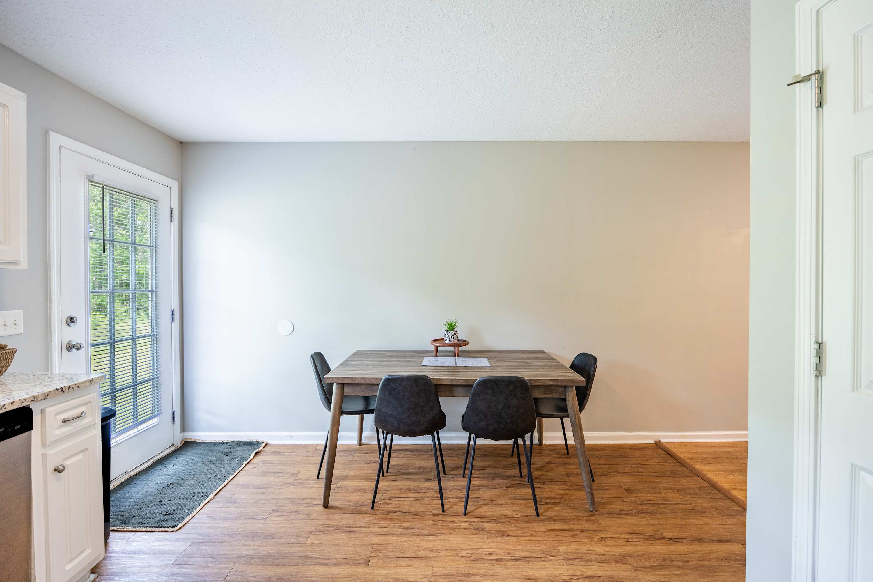 Charming Gray Home- 5 mins from GSU! 6