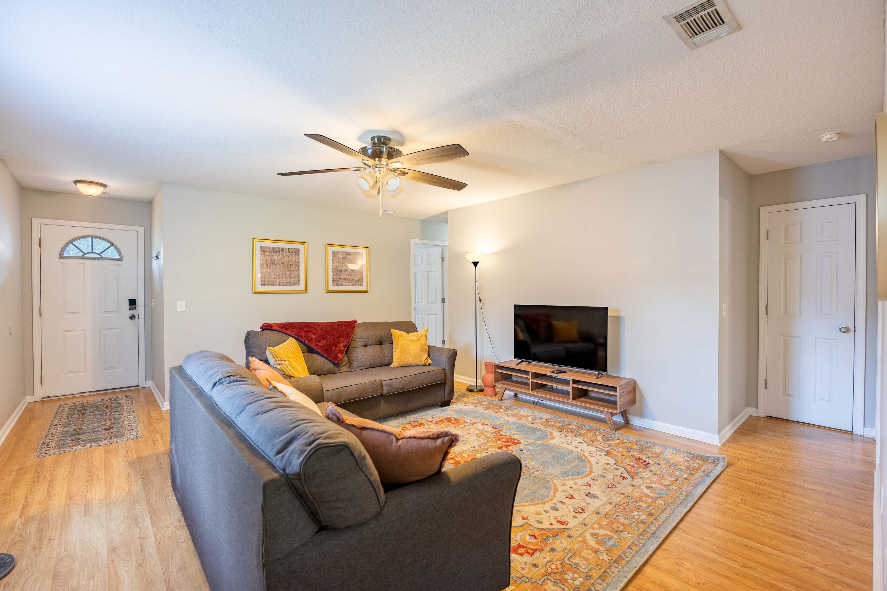 Charming Gray Home- 5 mins from GSU! 5