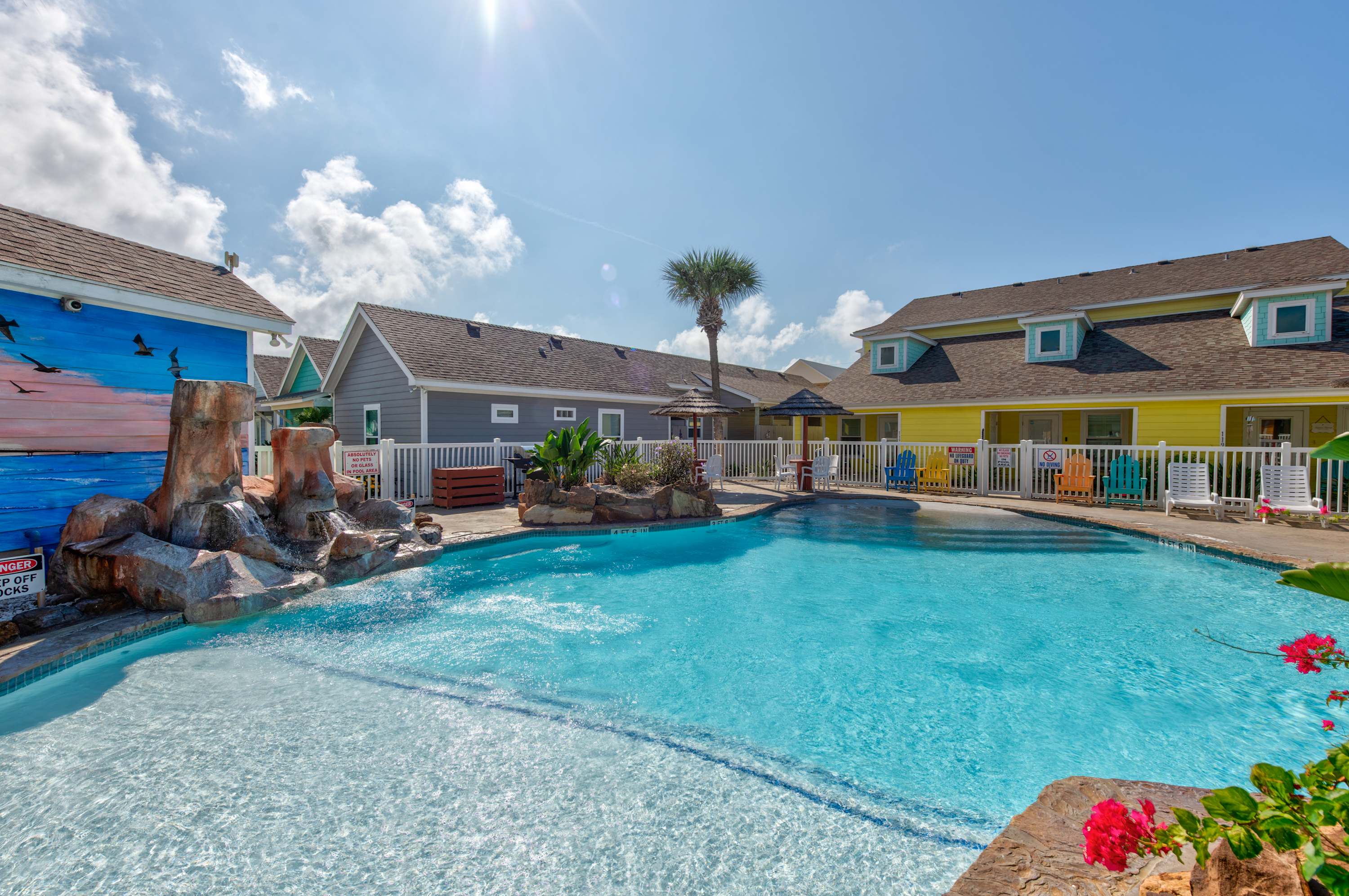 Resort Pool, Outdoor Dining & Comfort | Blue Wave