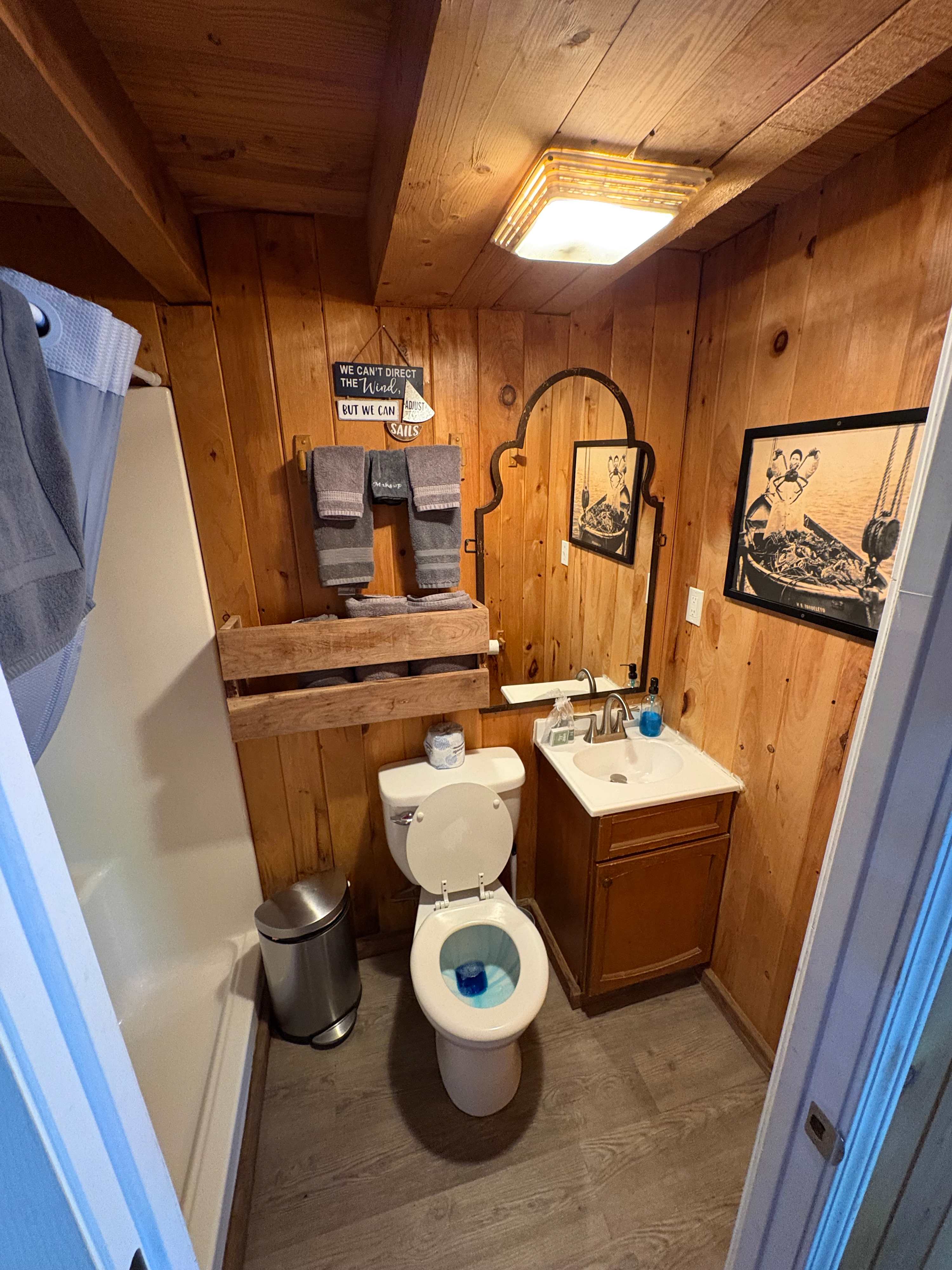 Cabin 2 - Log Cabin Retreat near Green River Lake Sleeps 5! photo 6