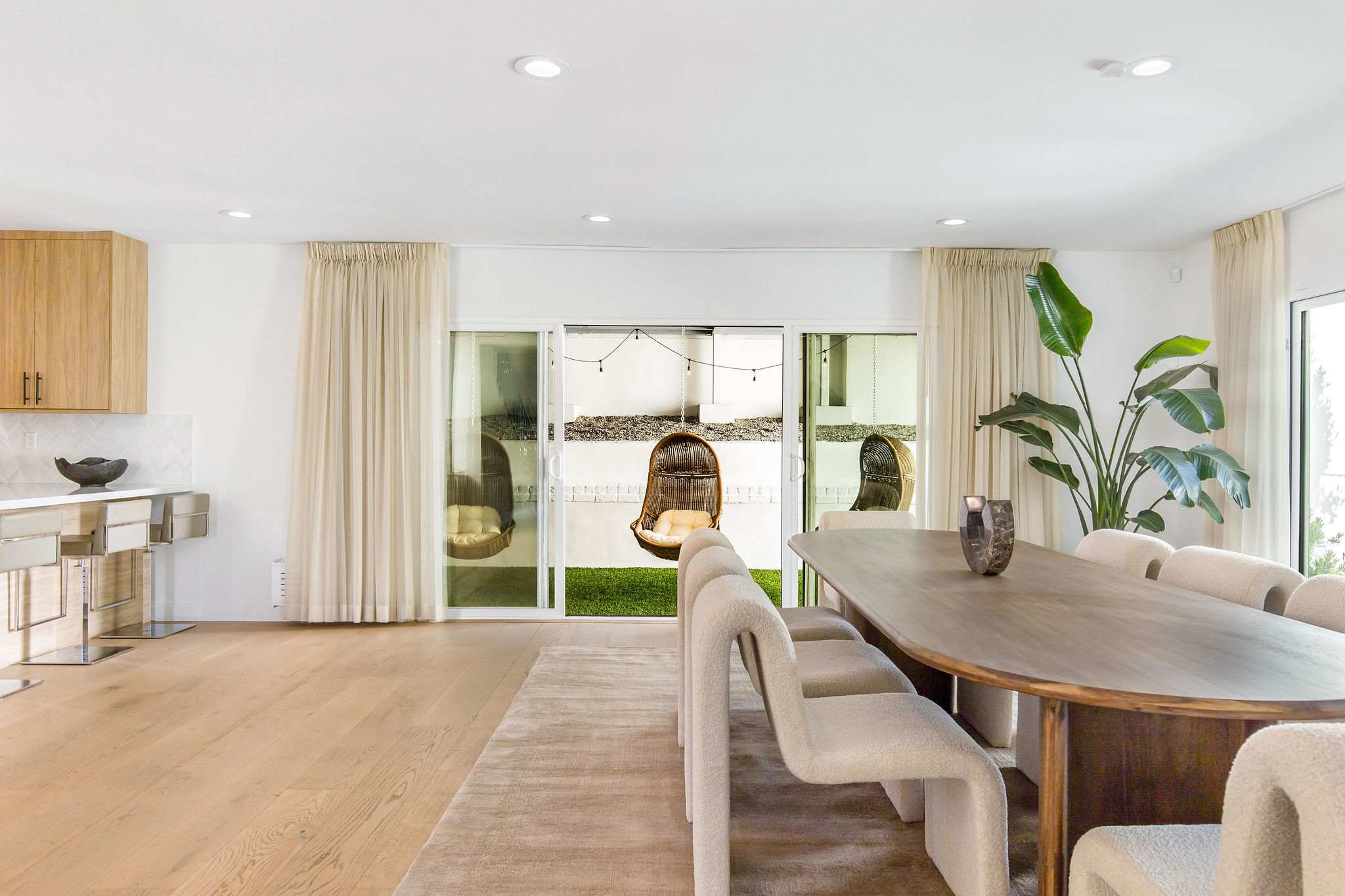 Open the doors and let indoor dining flow straight into the garden