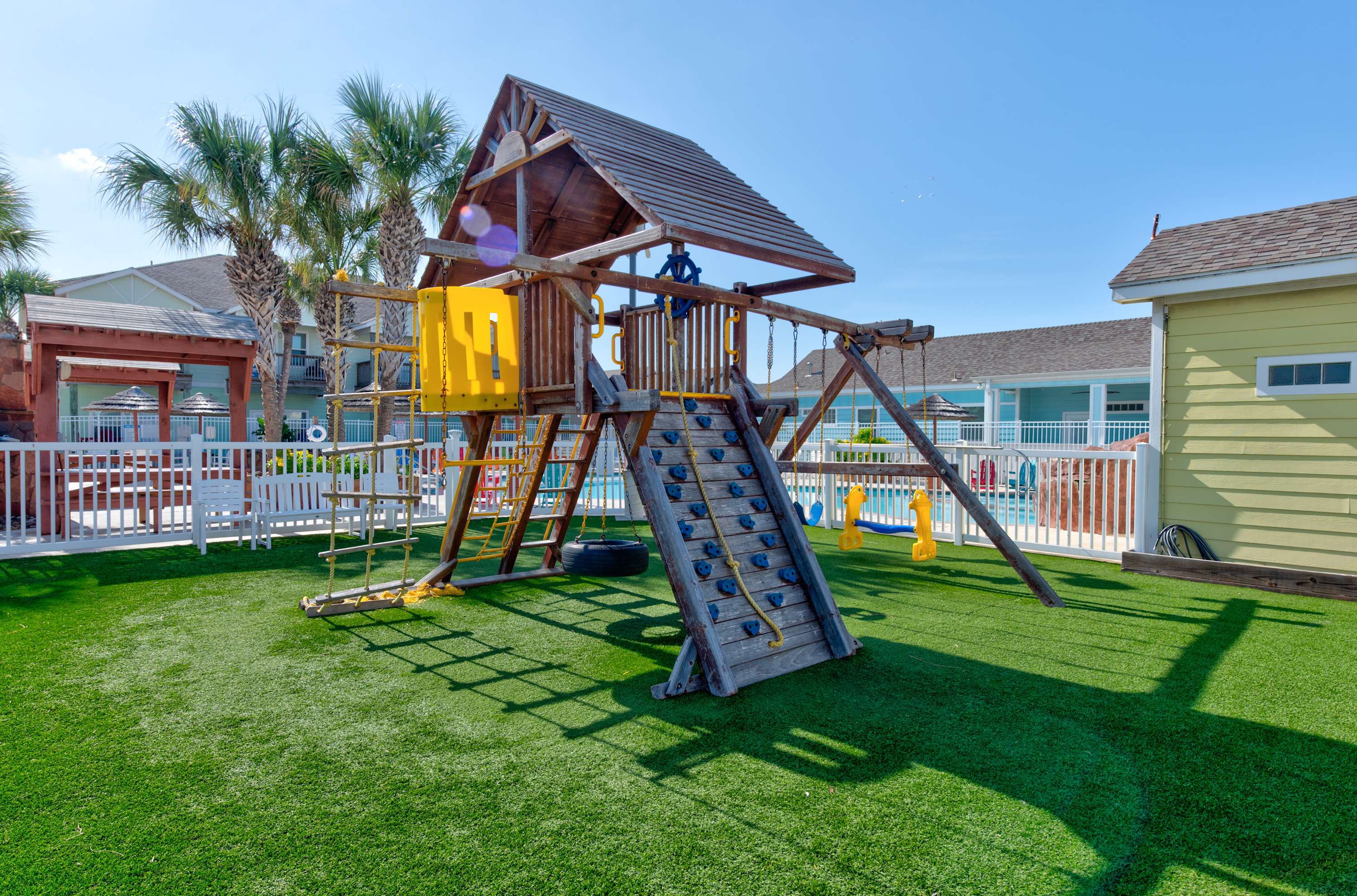 Family Beach Retreat Sleeps 14 | Treasure Island