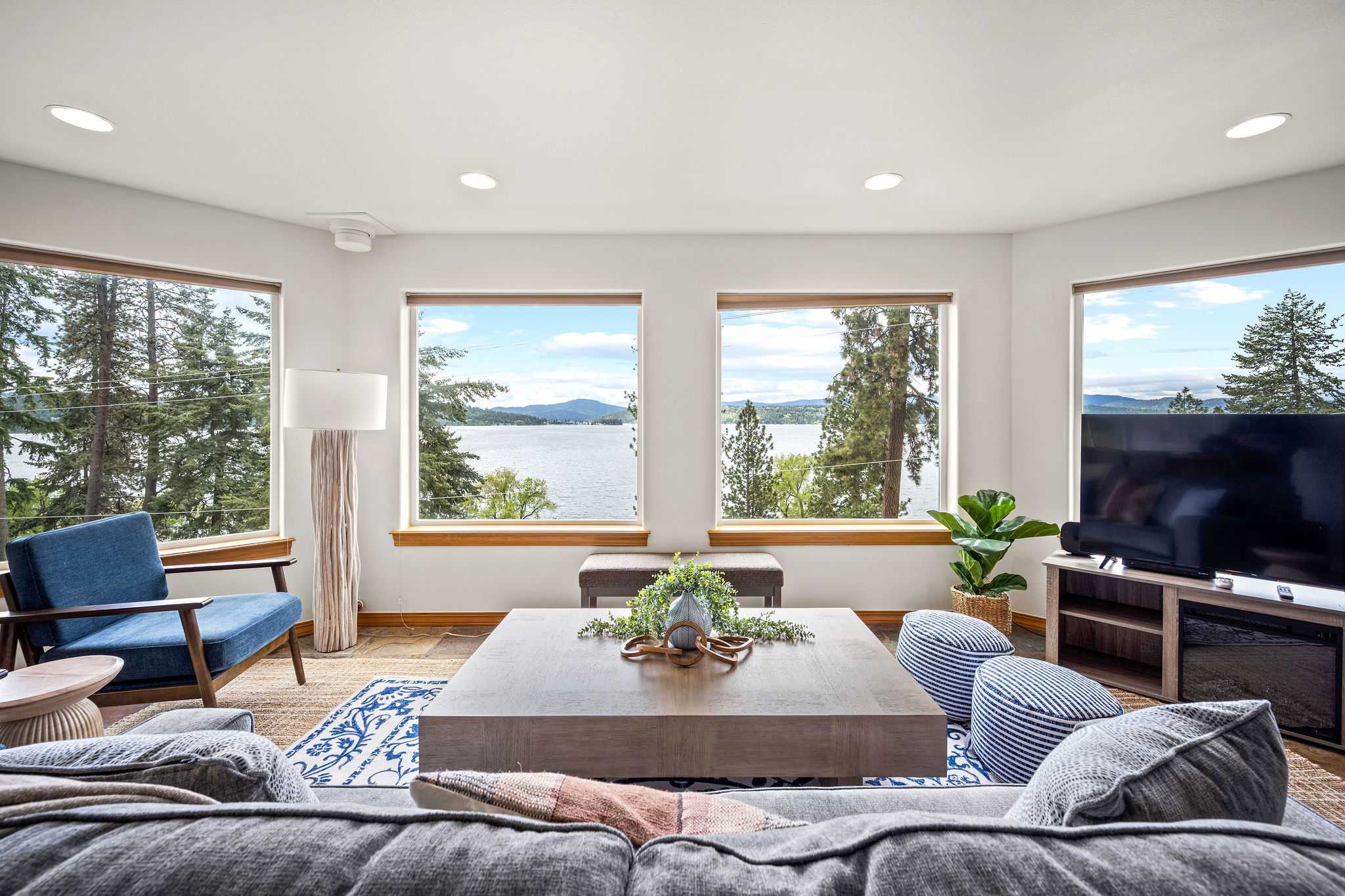 Silver Beach Retreat|Lake Views W/ Hot Tub!